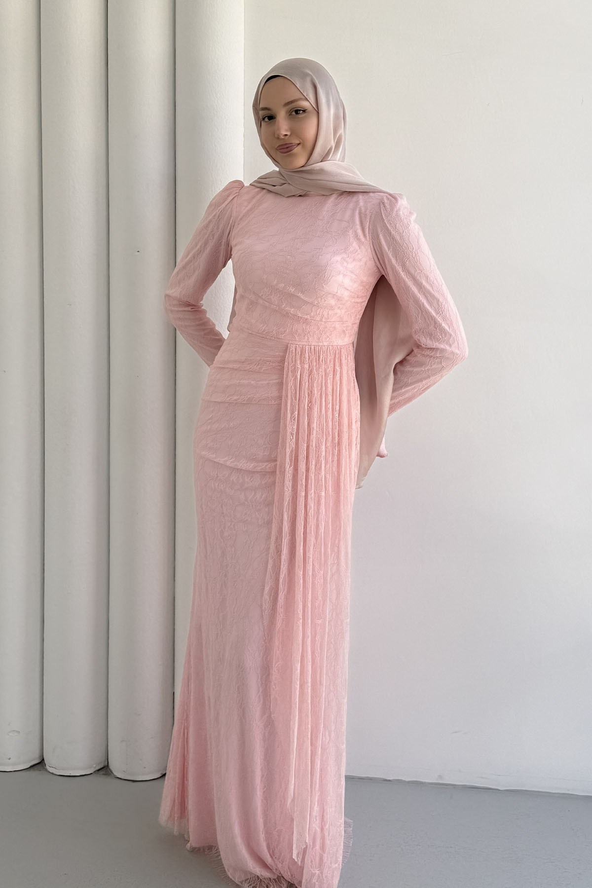 Elegance Dantel ve Volan Detaylı Tesettür Abiye-PEMBE