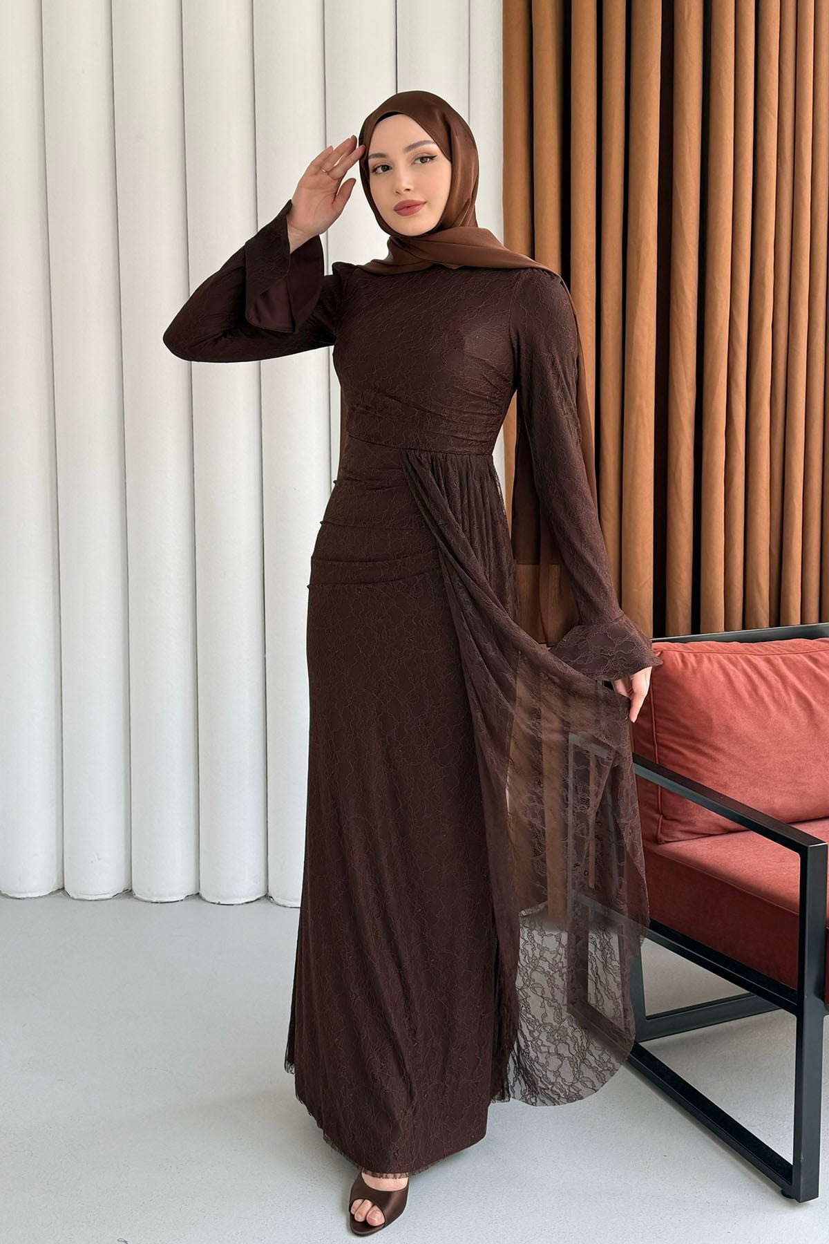 Elegance Dantel ve Volan Detaylı Tesettür Abiye-KAHVERENGİ