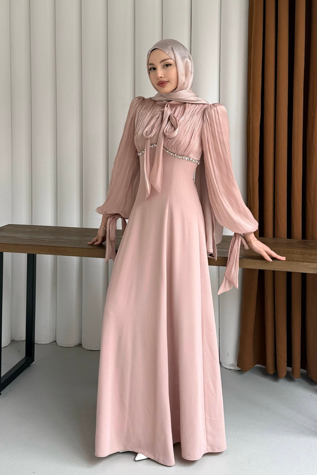 Elegance Taş Detaylı Balon Kol Tesettür Abiye-PUDRA