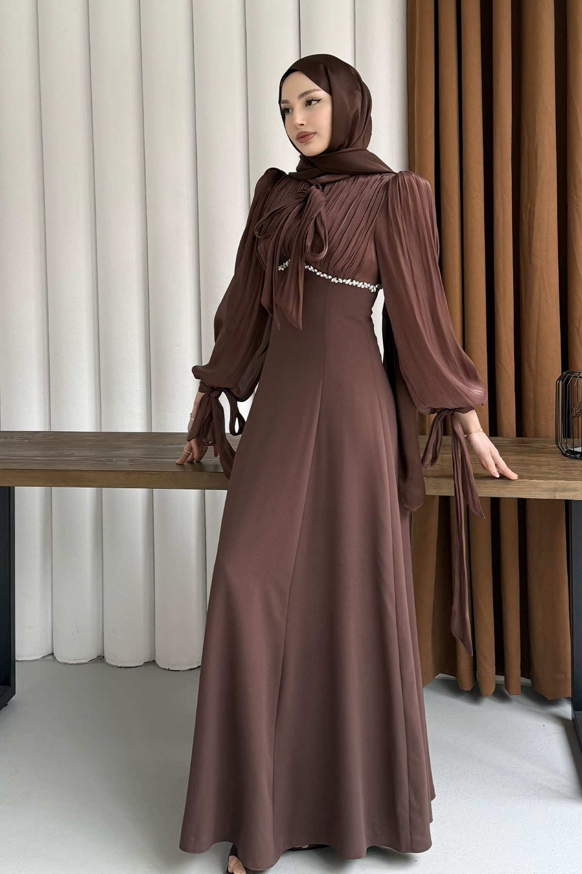 Elegance Taş Detaylı Balon Kol Tesettür Abiye-KAHVERENGİ