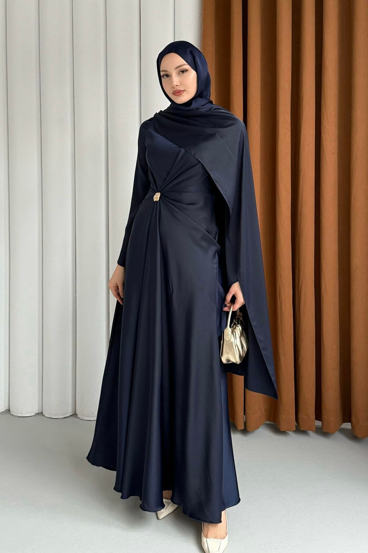 Elegant Broş Detaylı Saten Tesettür Abiye-LACİVERT