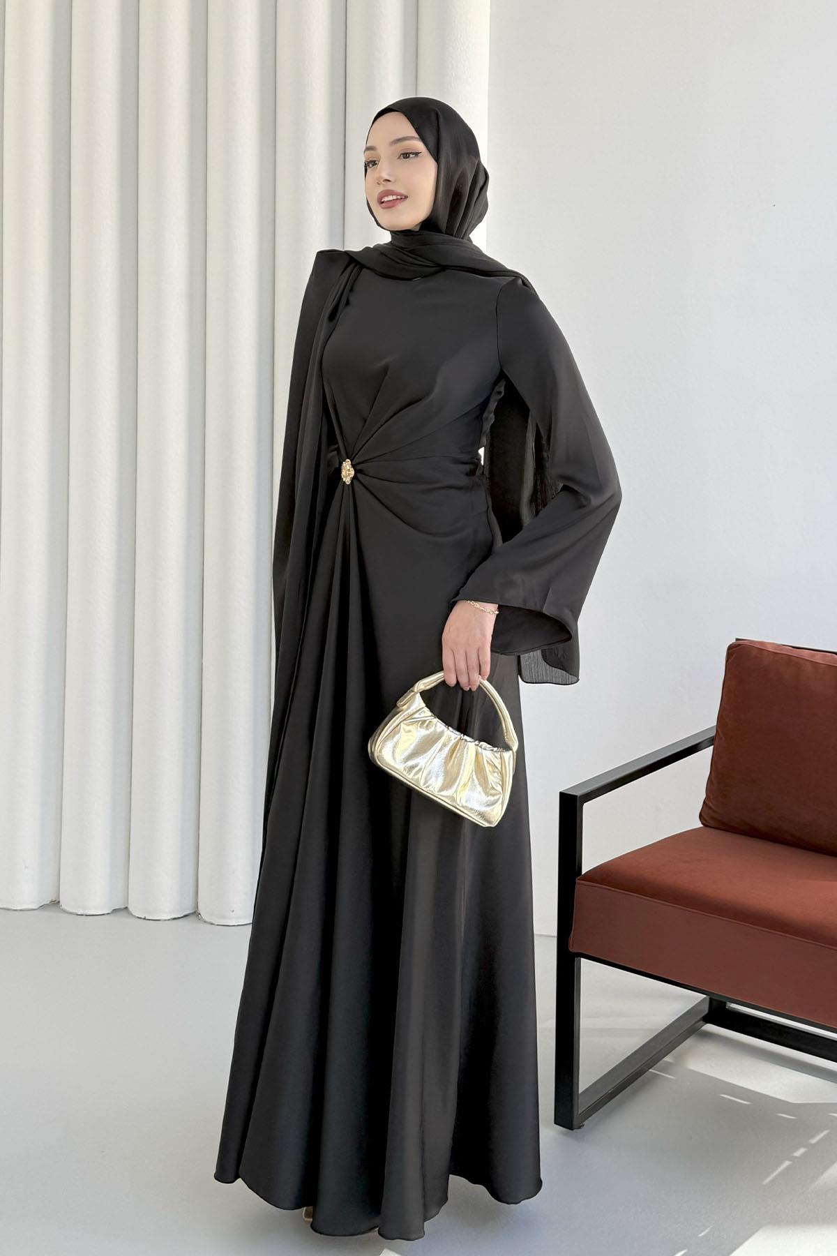 Elegant Broş Detaylı Saten Tesettür Abiye-SİYAH