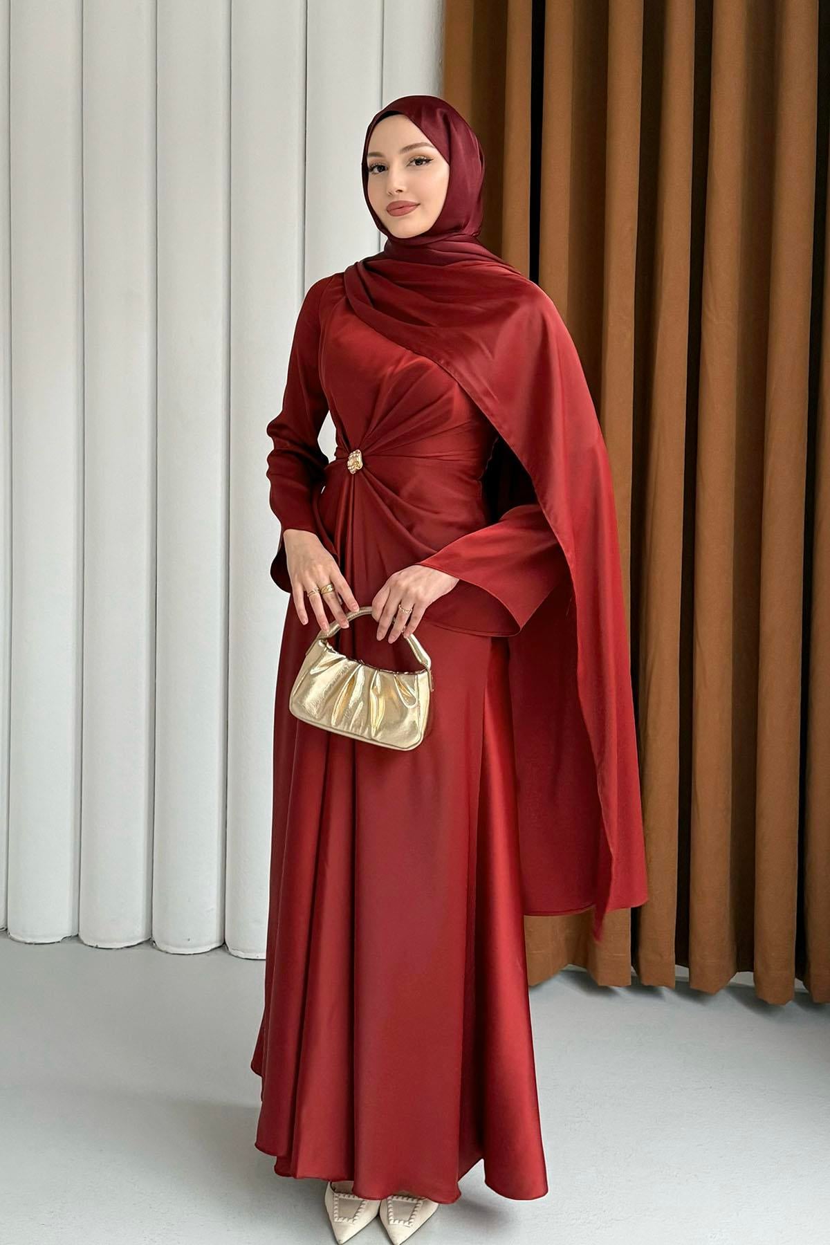 Elegant Broş Detaylı Saten Tesettür Abiye-BORDO