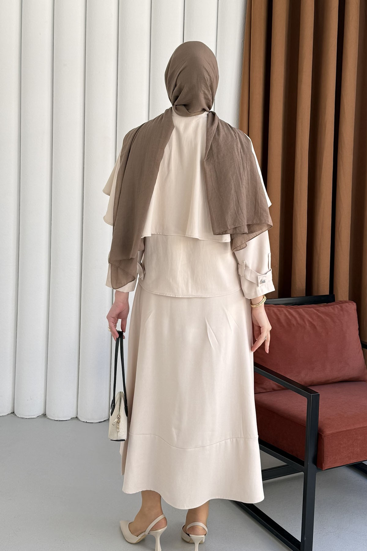 Elyra Kendinden Pelerinli Gold Düğmeli Tesettür Takım-TAŞ