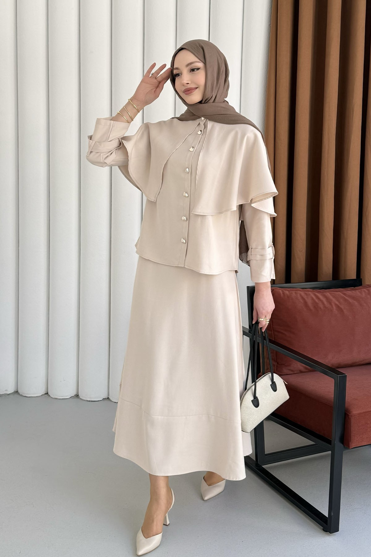 Elyra Kendinden Pelerinli Gold Düğmeli Tesettür Takım-TAŞ