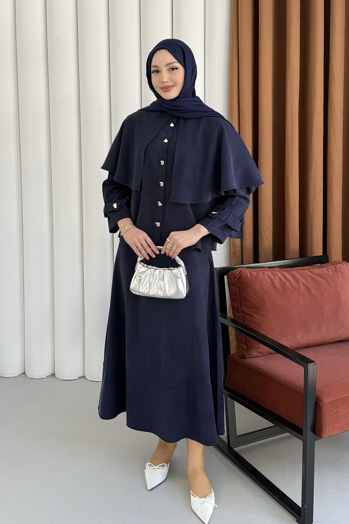 Elyra Kendinden Pelerinli Gold Düğmeli Tesettür Takım-LACİVERT