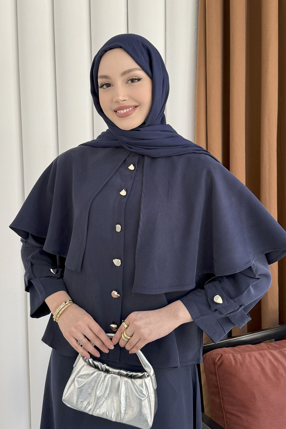 Elyra Kendinden Pelerinli Gold Düğmeli Tesettür Takım-LACİVERT