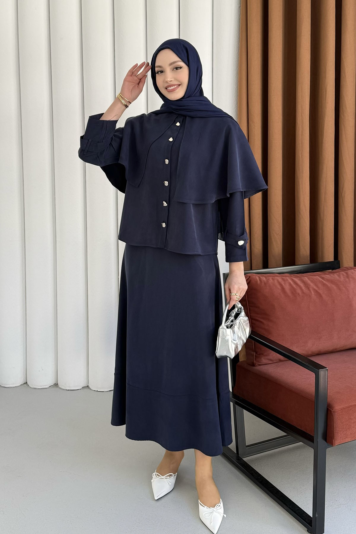 Elyra Kendinden Pelerinli Gold Düğmeli Tesettür Takım-LACİVERT