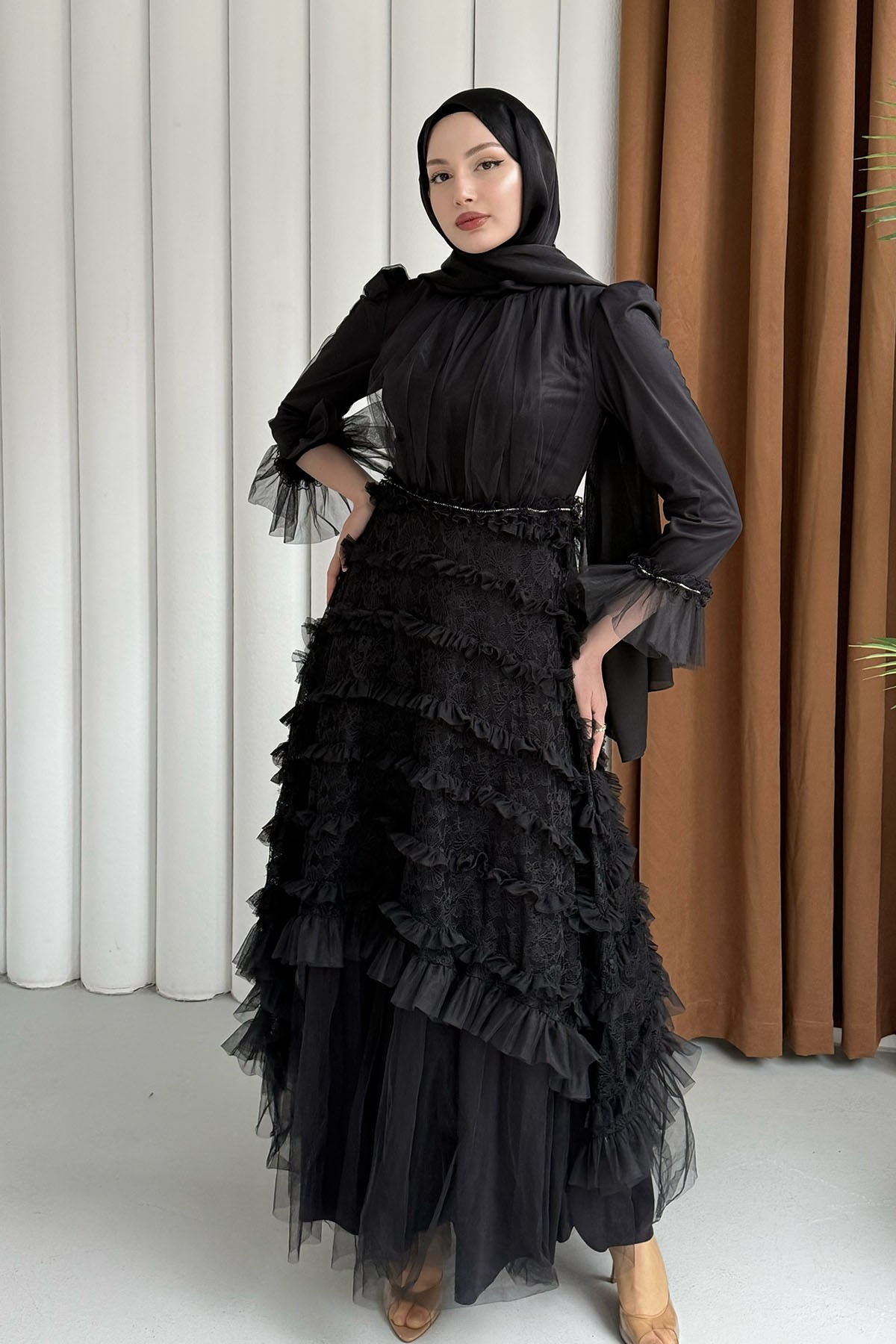 Etek Dantel Detaylı Kat Kat Tesettür Abiye-SİYAH