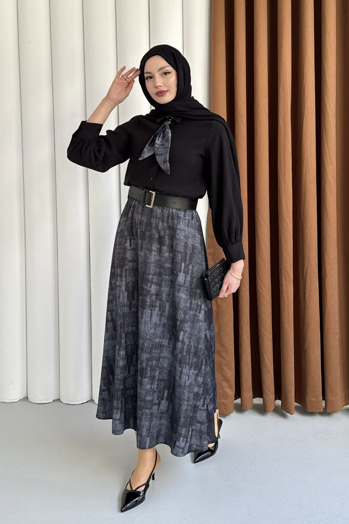 Etek Desenli Fular Yaka Tesettür Takım-SİYAH