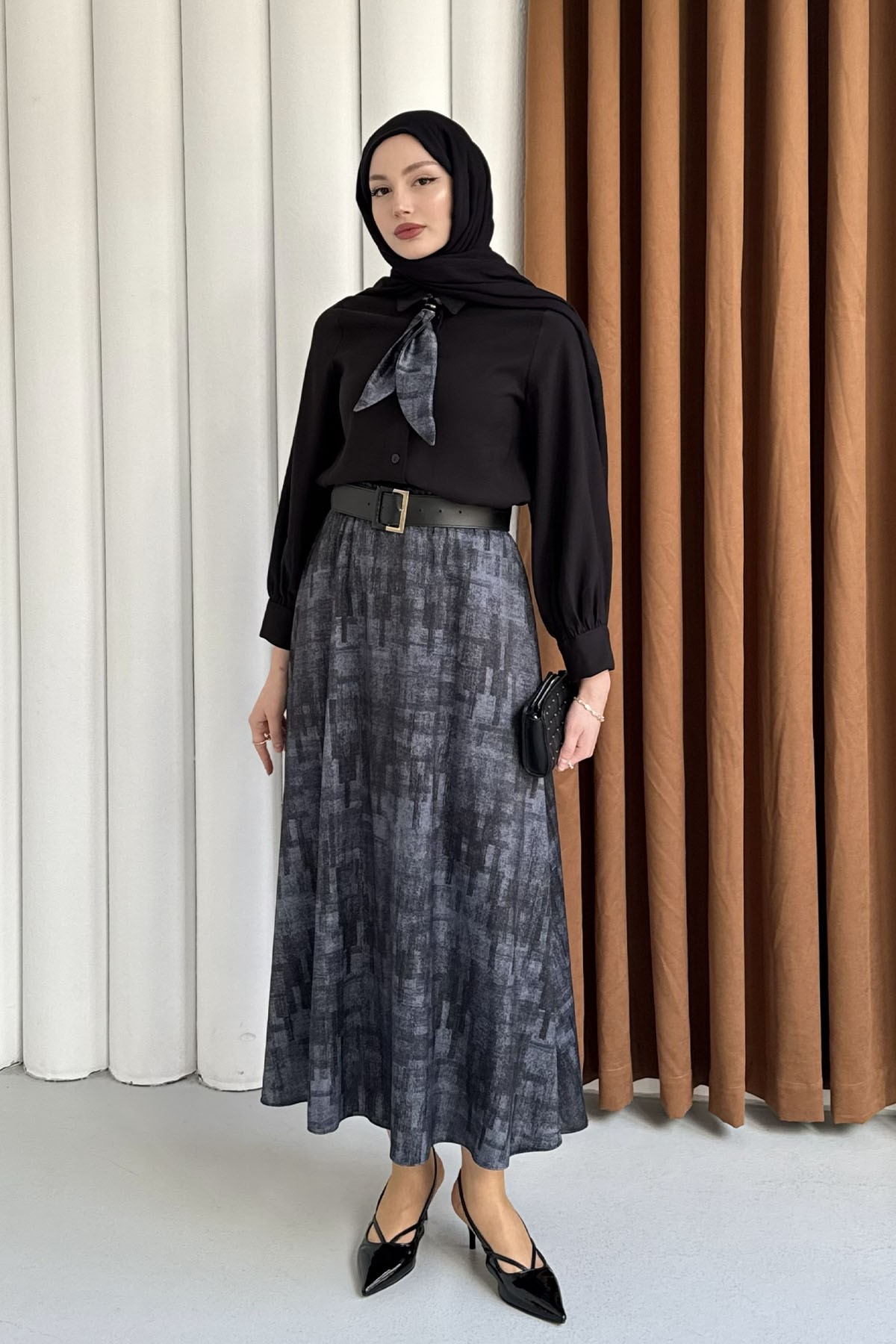 Etek Desenli Fular Yaka Tesettür Takım-SİYAH