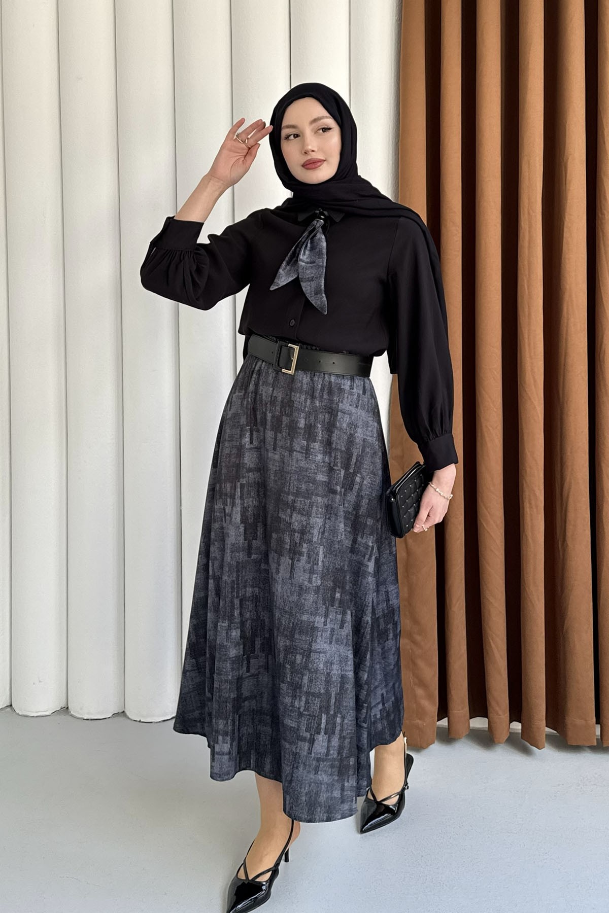 Etek Desenli Fular Yaka Tesettür Takım-SİYAH