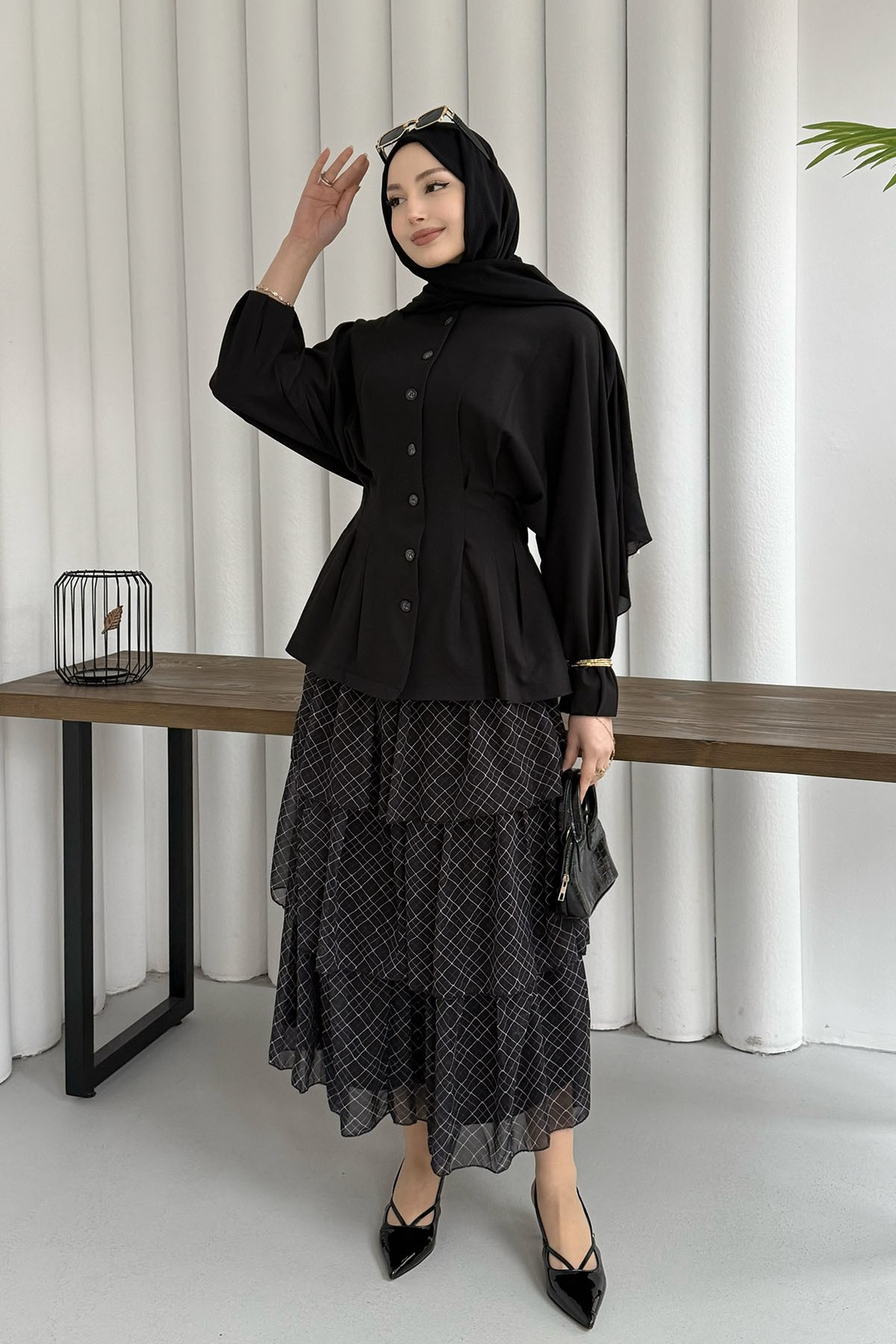 Feminen Bel Pensli Ön Düğmeli Ceket-SİYAH