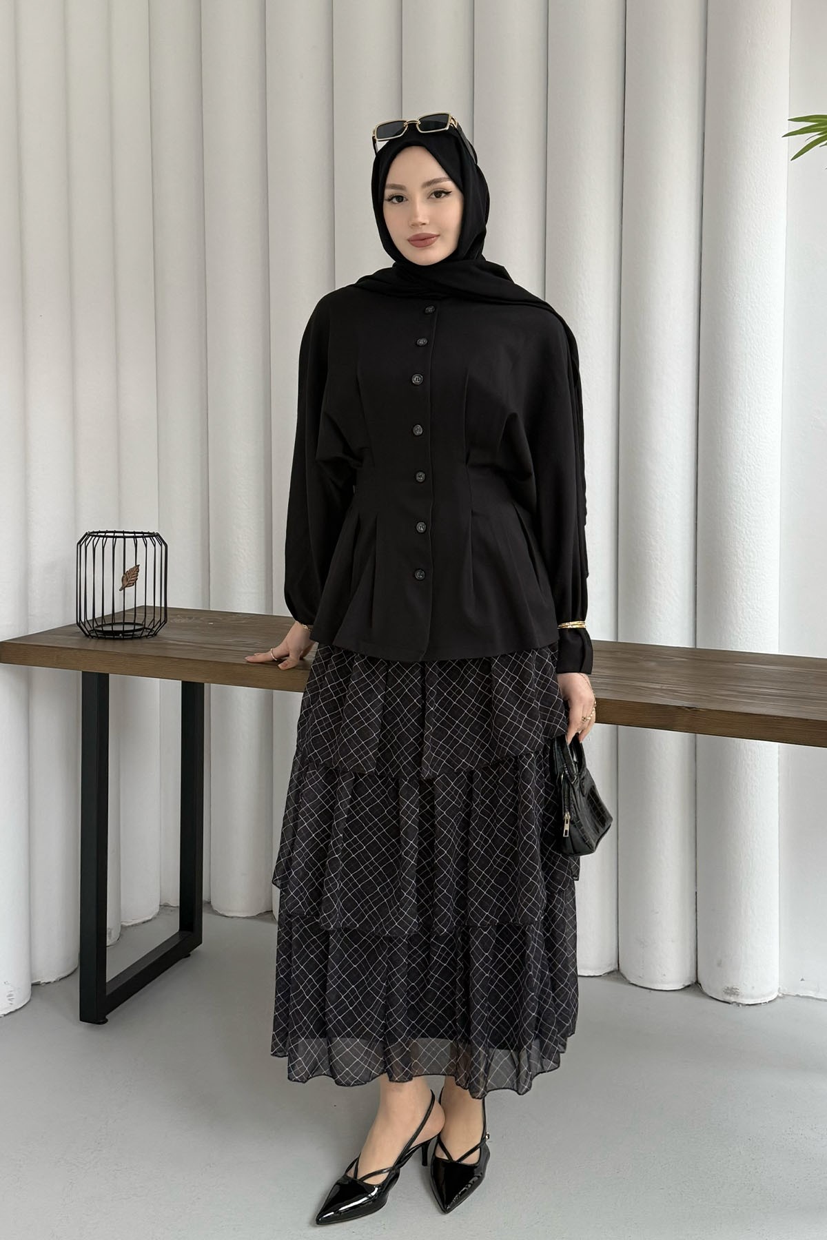 Feminen Bel Pensli Ön Düğmeli Ceket-SİYAH