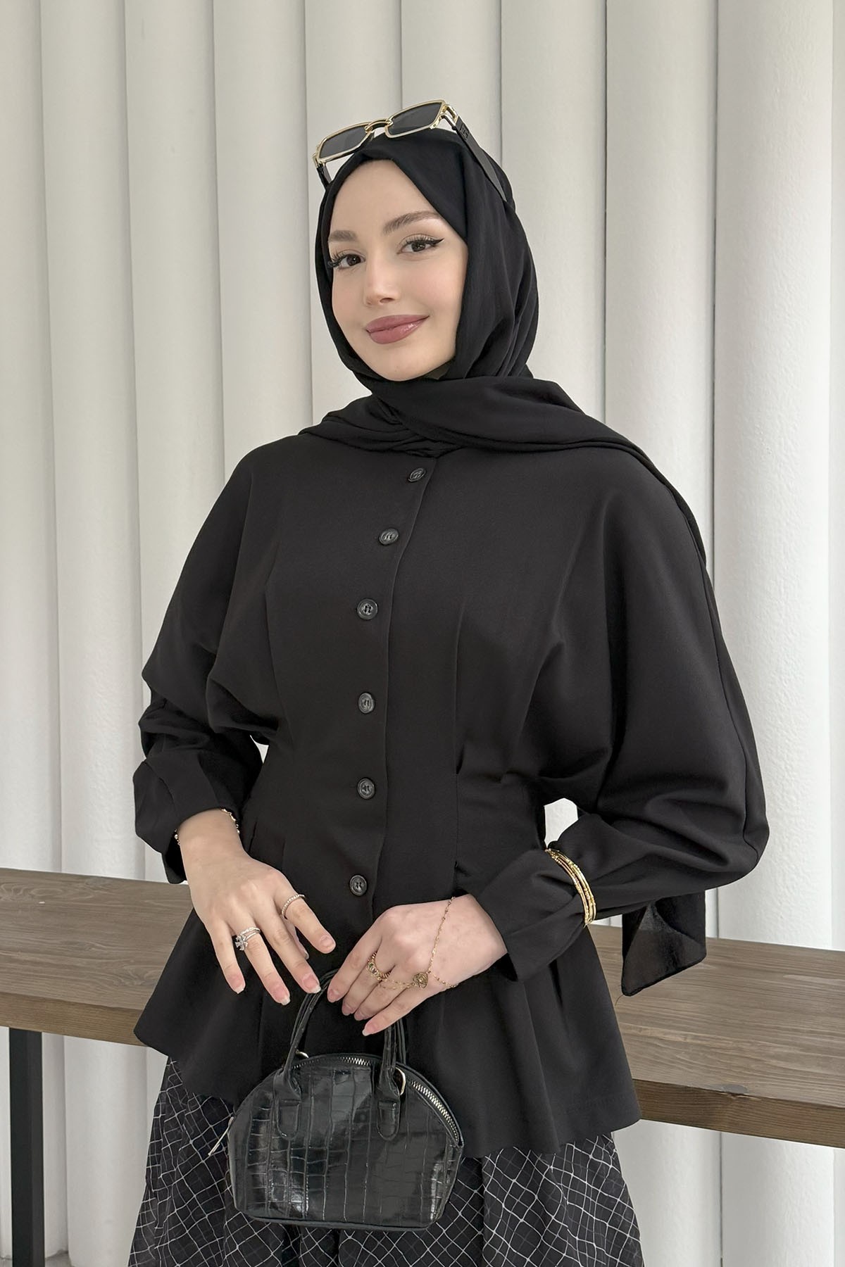 Feminen Bel Pensli Ön Düğmeli Ceket-SİYAH