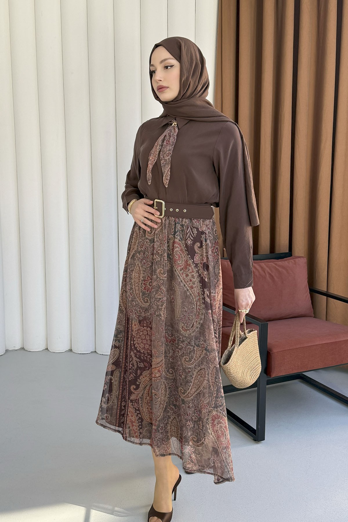 Fular Detaylı Şifon Etekli Tesettür Takım-KAHVERENGİ
