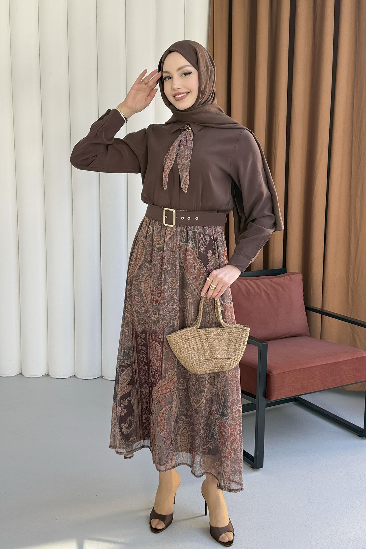 Fular Detaylı Şifon Etekli Tesettür Takım-KAHVERENGİ