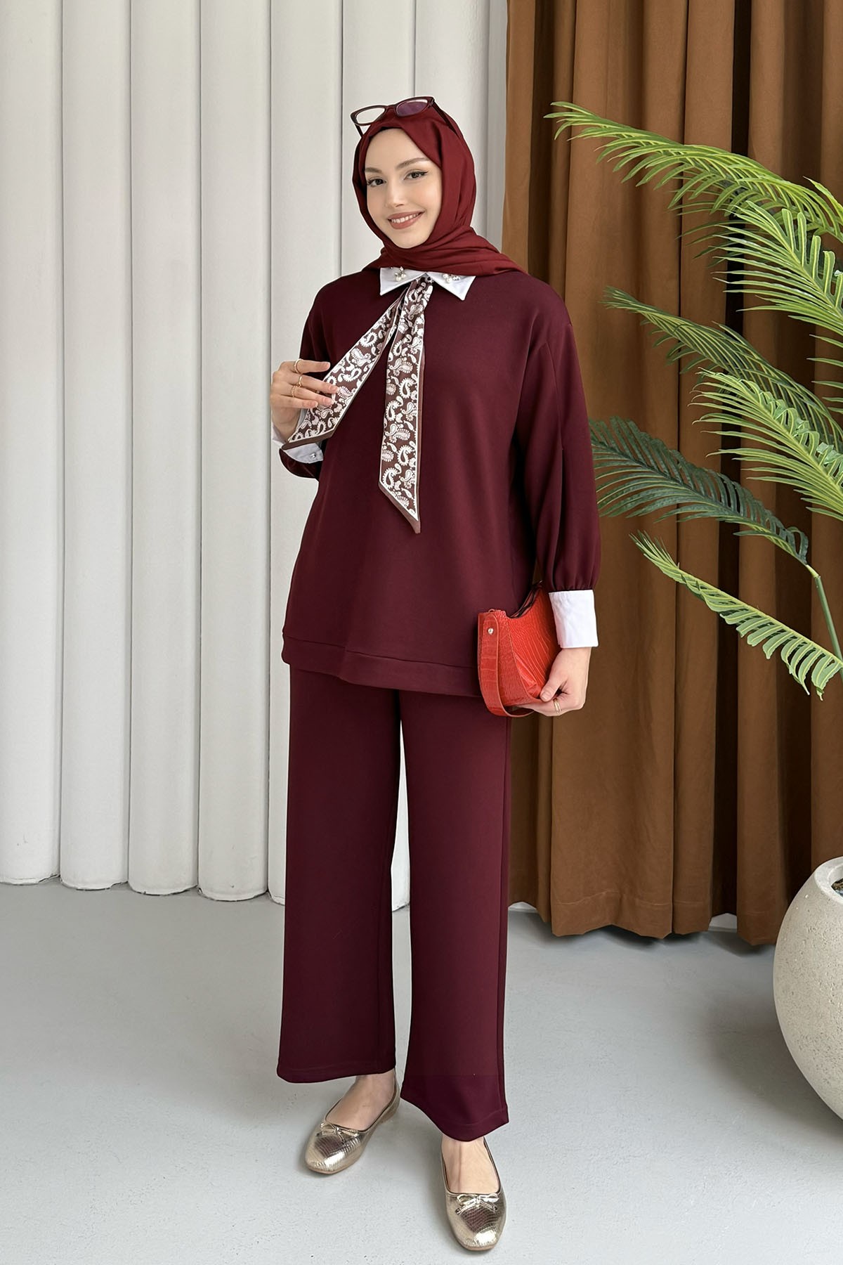 Fular Detaylı Taşlı Pantolonlu Tesettür Takım-BORDO