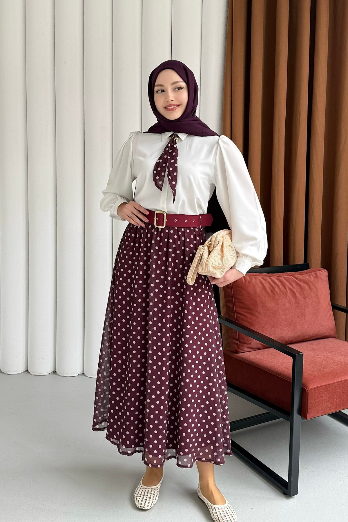 Fularlı Gömlek & Puantiye Etekli Kemerli Tesettür Takım-BORDO