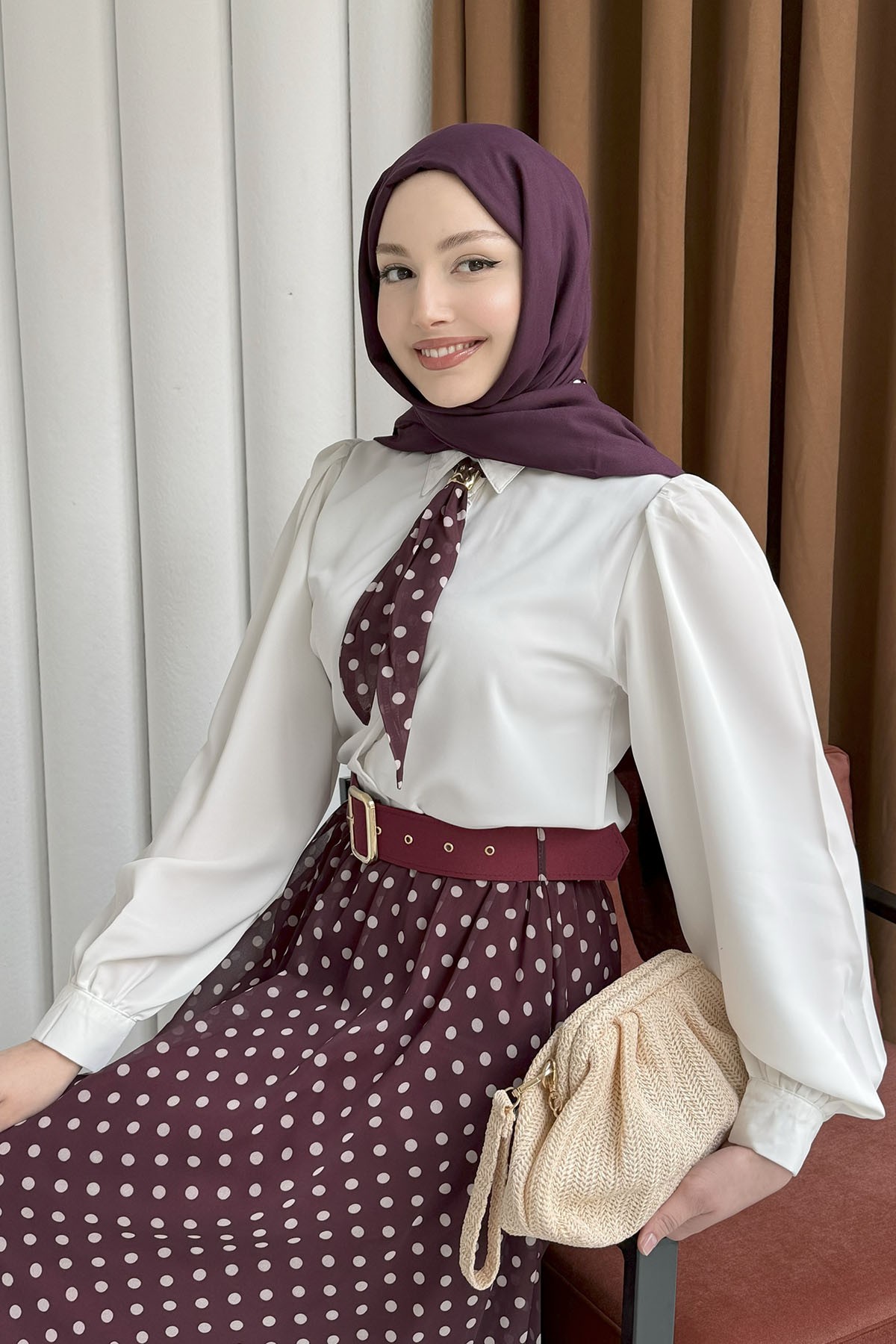 Fularlı Gömlek & Puantiye Etekli Kemerli Tesettür Takım-BORDO