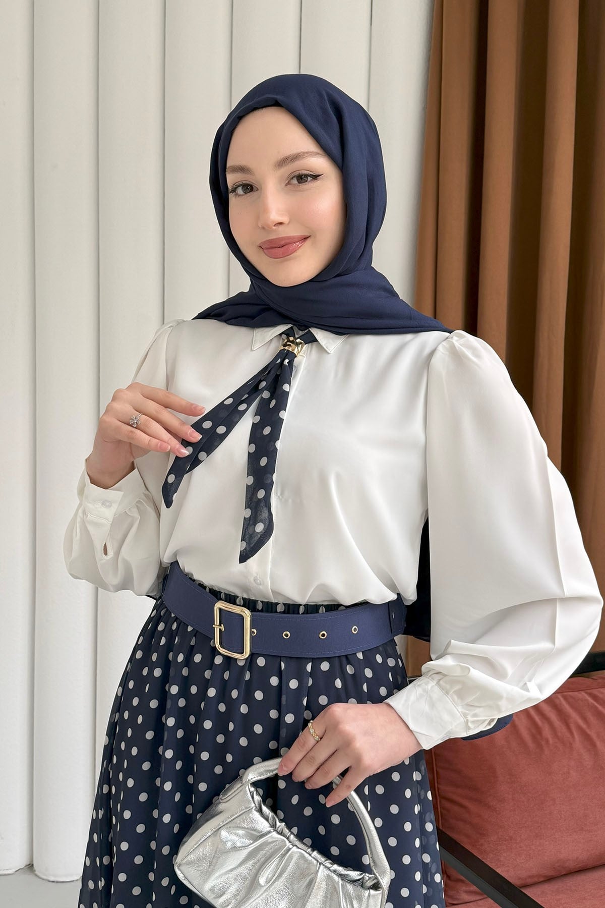 Fularlı Gömlek & Puantiye Etekli Kemerli Tesettür Takım-LACİVERT