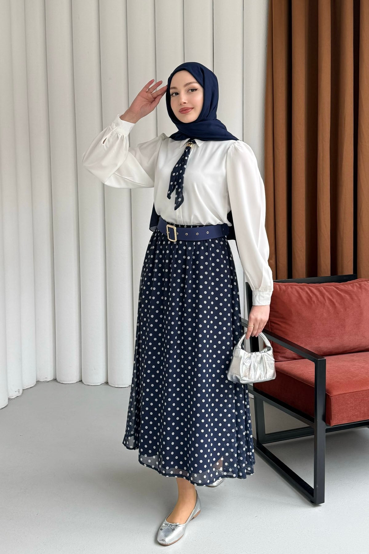 Fularlı Gömlek & Puantiye Etekli Kemerli Tesettür Takım-LACİVERT