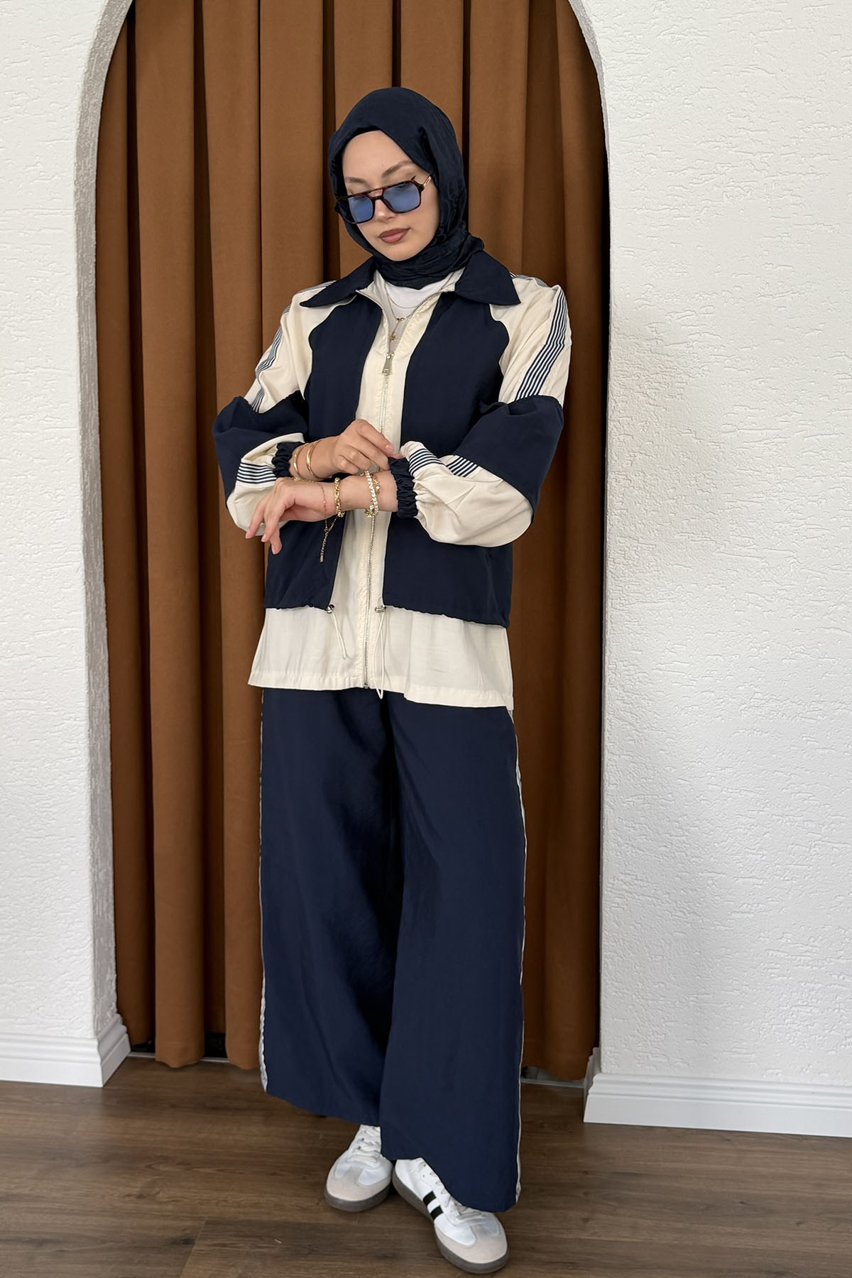Garni Detaylı Fermuarlı Modern Tesettür Takım-LACİVERT