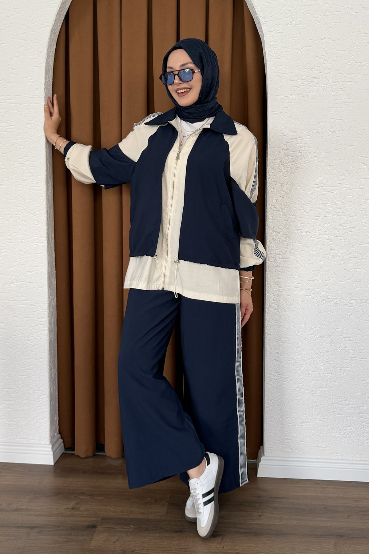 Garni Detaylı Fermuarlı Modern Tesettür Takım-LACİVERT