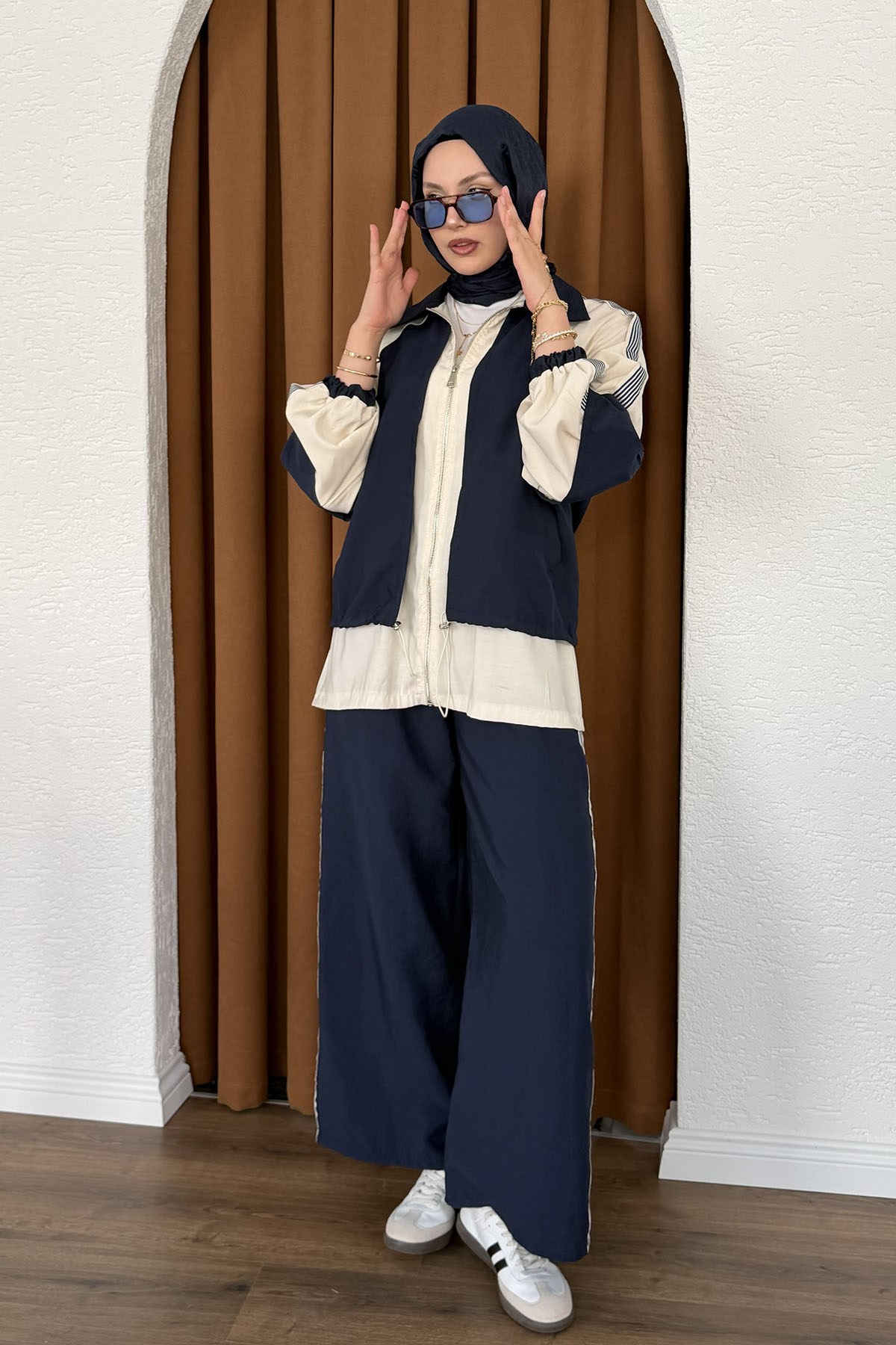 Garni Detaylı Fermuarlı Modern Tesettür Takım-LACİVERT