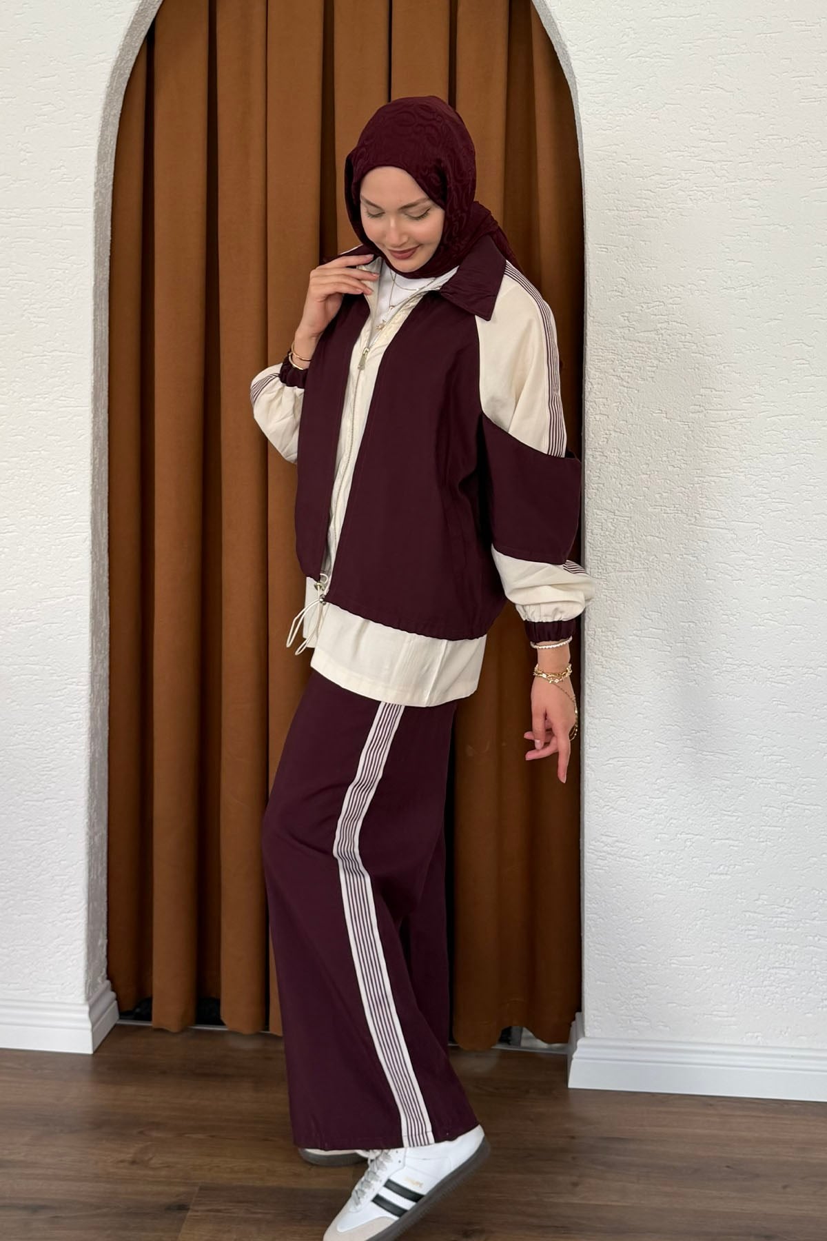 Garni Detaylı Fermuarlı Modern Tesettür Takım-BORDO