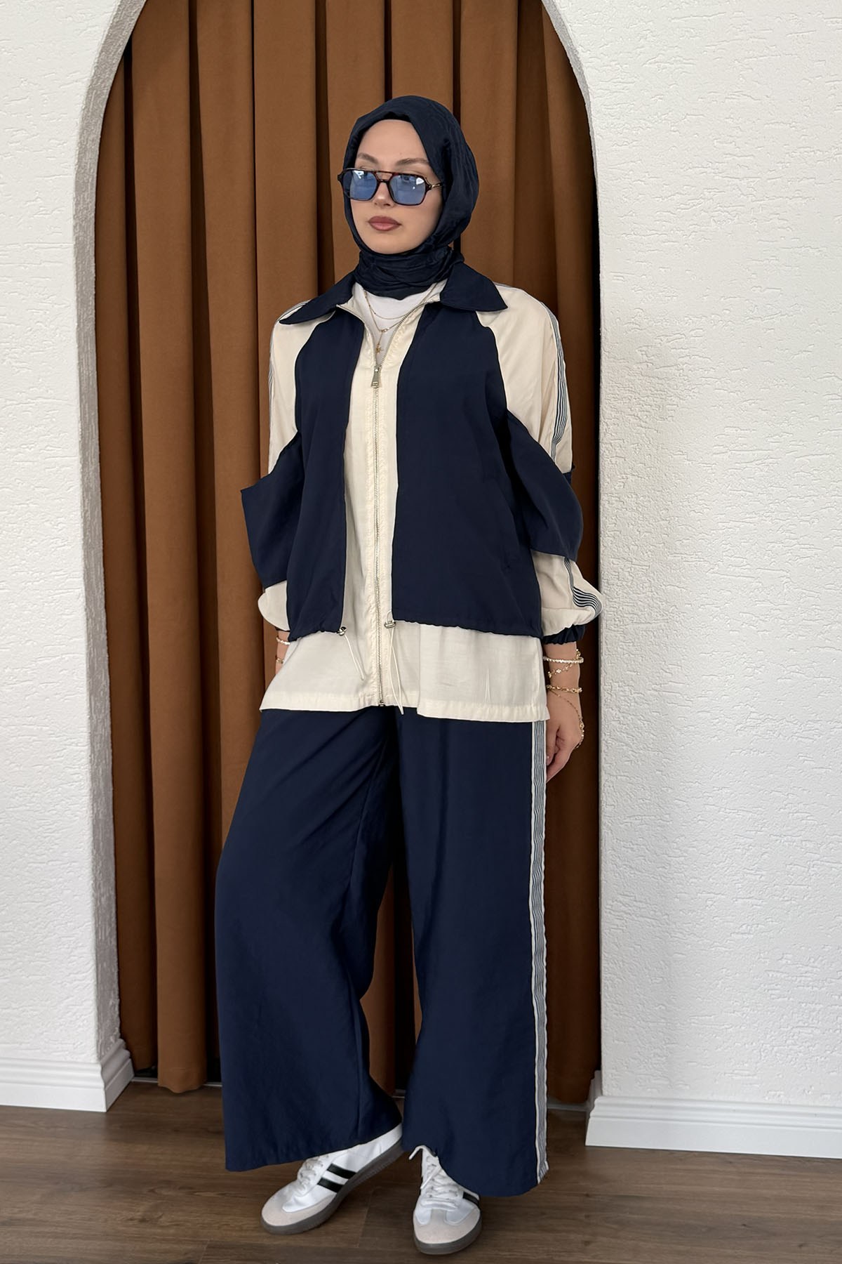 Garni Detaylı Fermuarlı Modern Tesettür Takım-LACİVERT