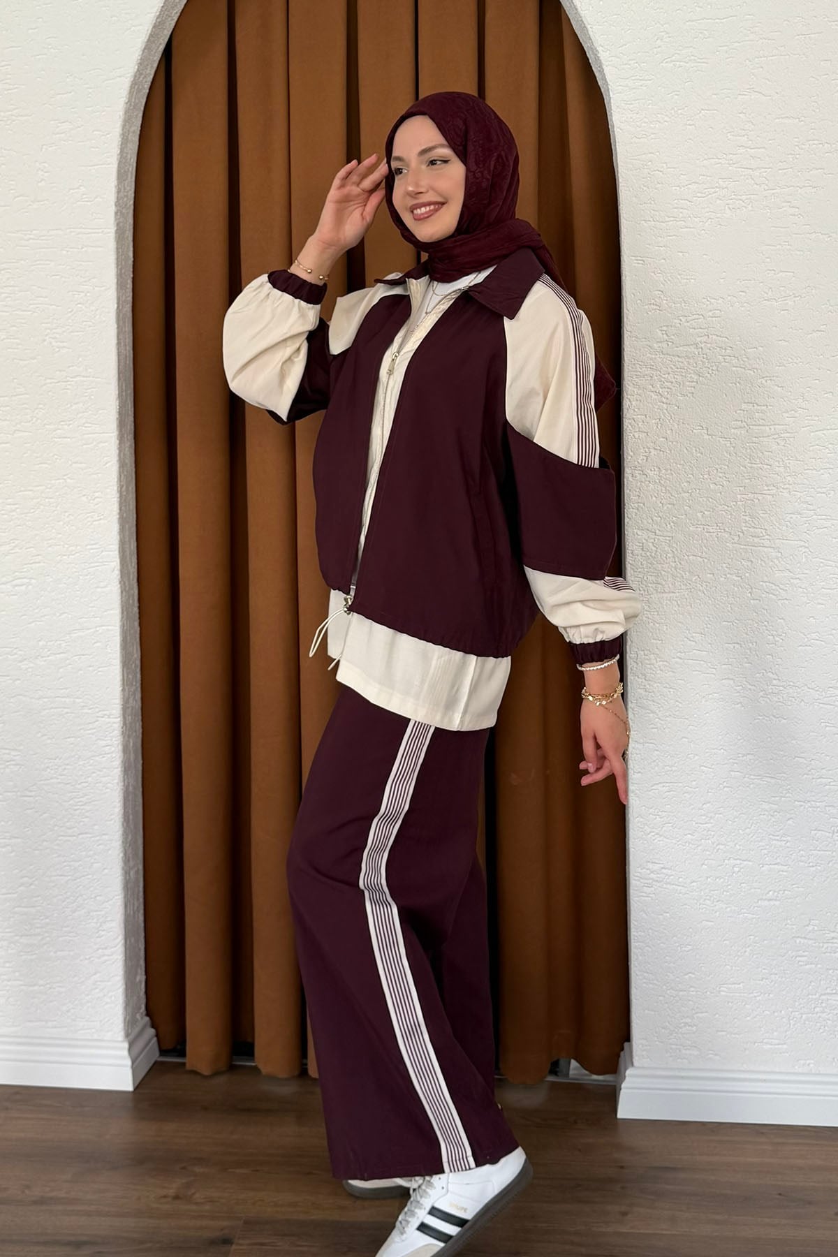 Garni Detaylı Fermuarlı Modern Tesettür Takım-BORDO