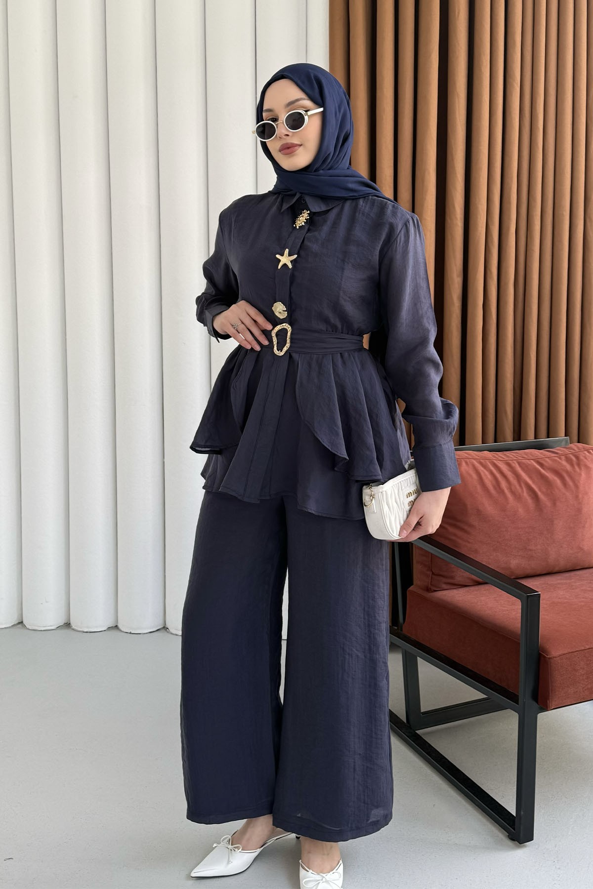 Gold Aksesuarlı Pantolonlu Tesettür Takım-LACİVERT