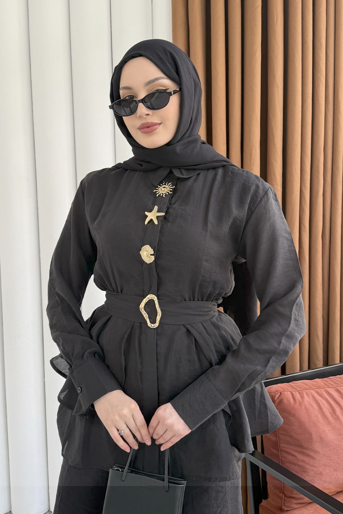 Gold Aksesuarlı Pantolonlu Tesettür Takım-SİYAH