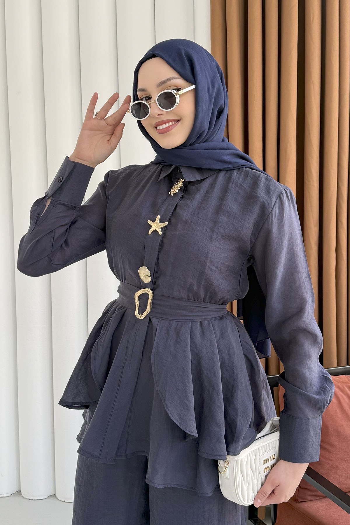 Gold Aksesuarlı Pantolonlu Tesettür Takım-LACİVERT