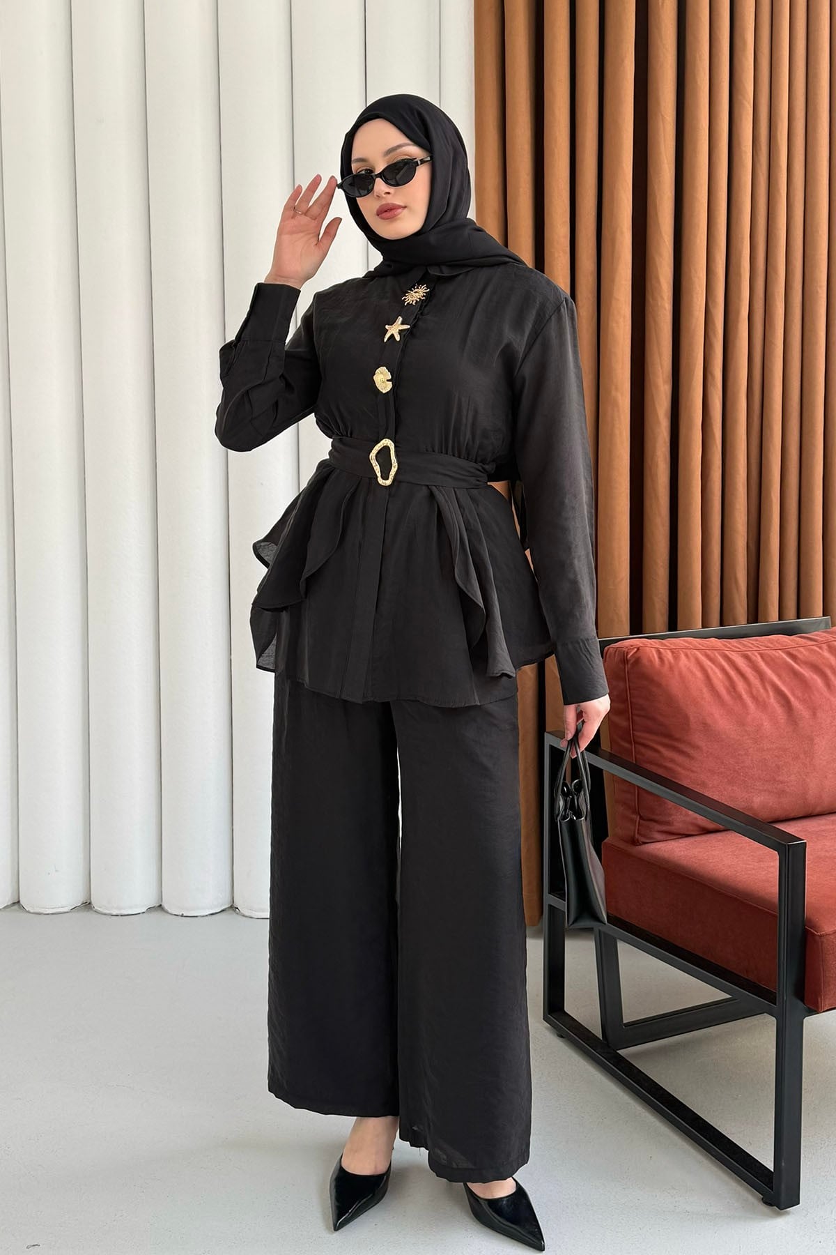 Gold Aksesuarlı Pantolonlu Tesettür Takım-SİYAH