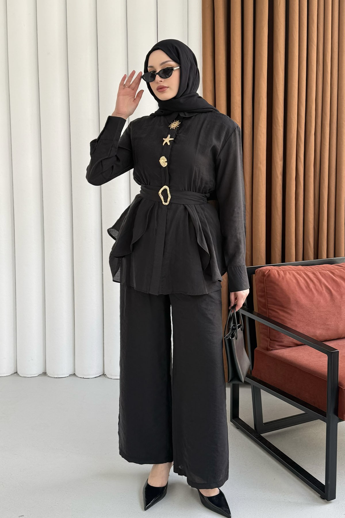 Gold Aksesuarlı Pantolonlu Tesettür Takım-SİYAH