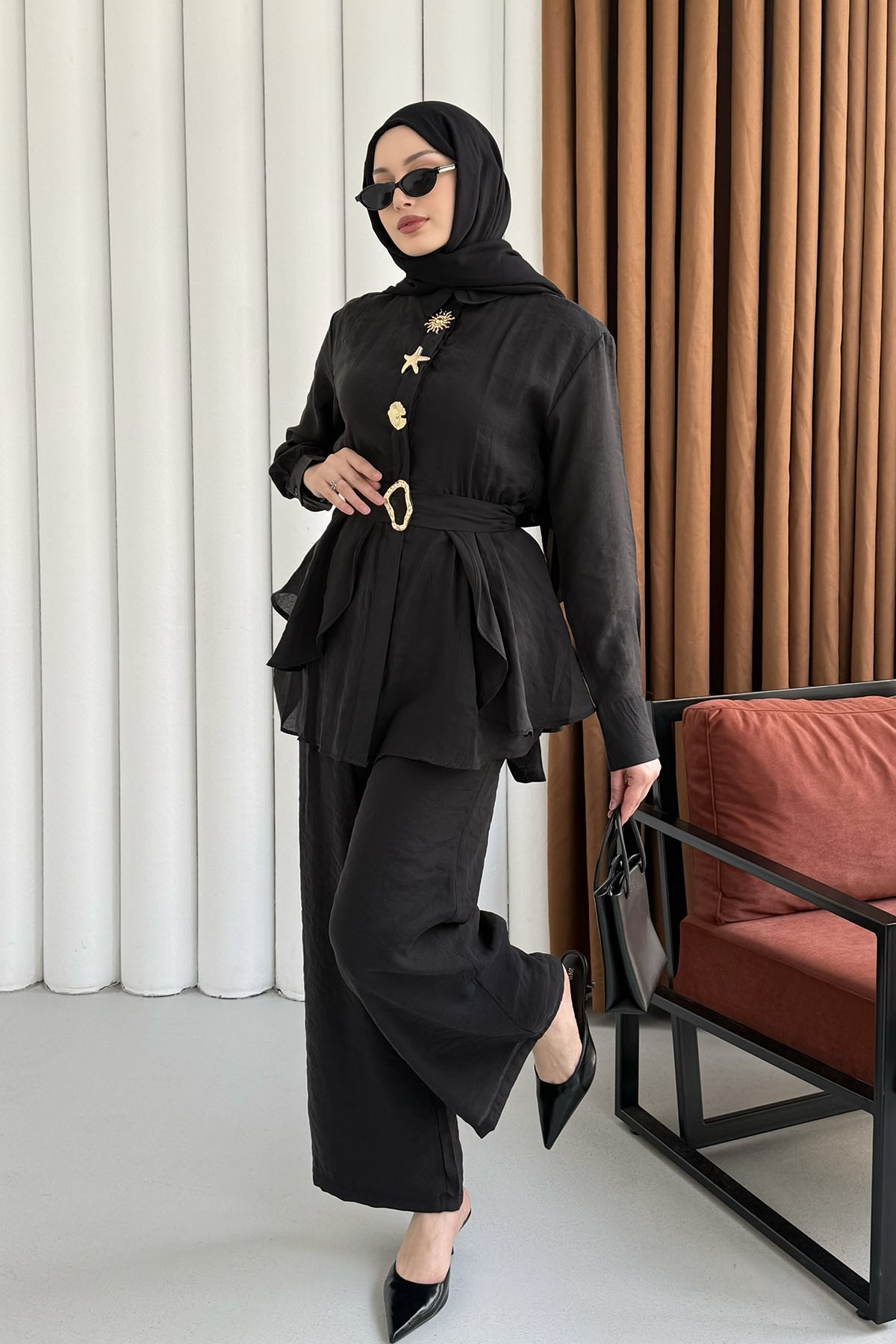 Gold Aksesuarlı Pantolonlu Tesettür Takım-SİYAH