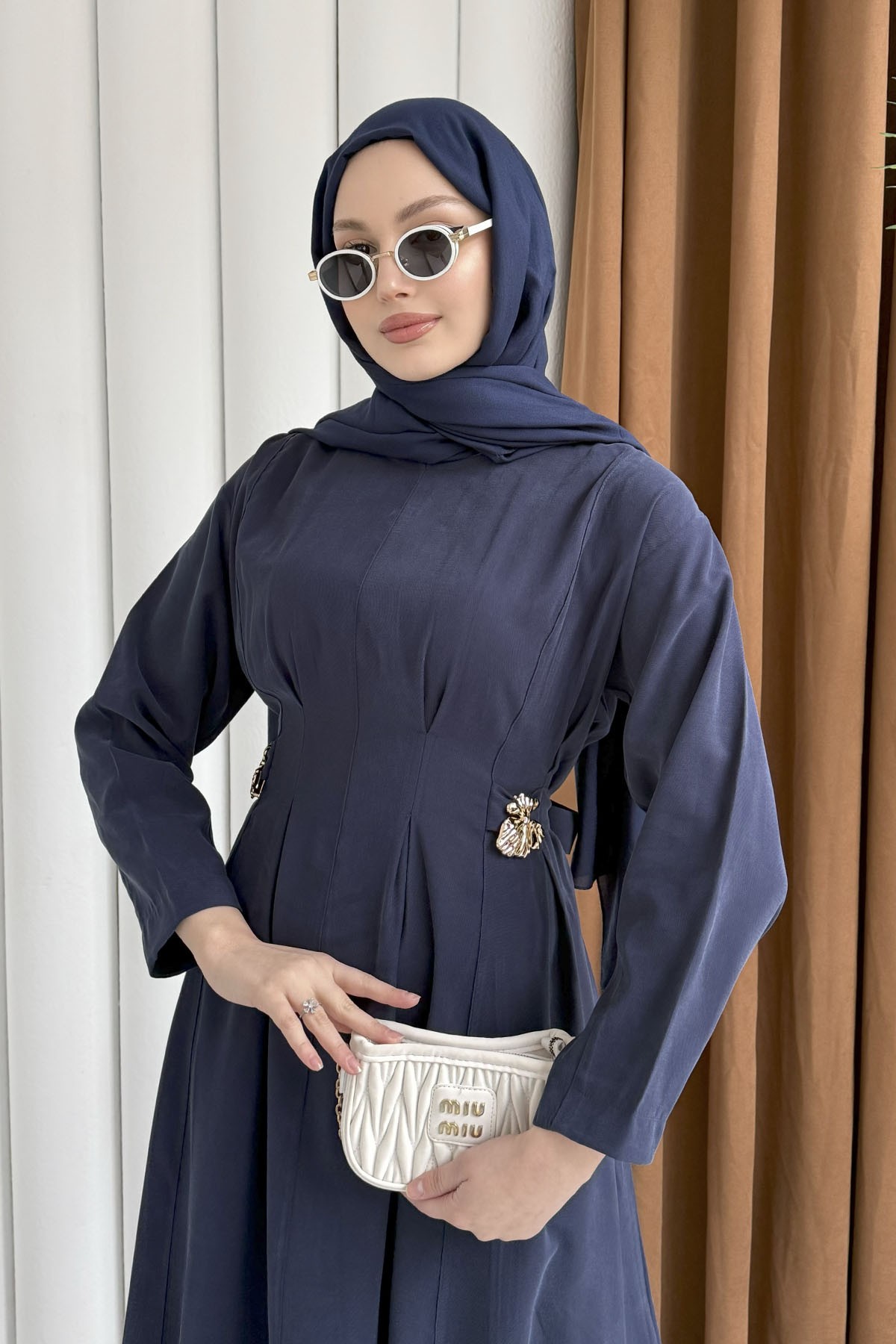 Gold Broş Bel Detaylı Tesettür Elbise-LACİVERT