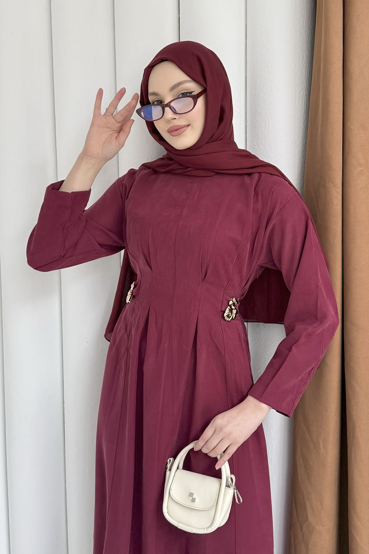 Gold Broş Bel Detaylı Tesettür Elbise-BORDO