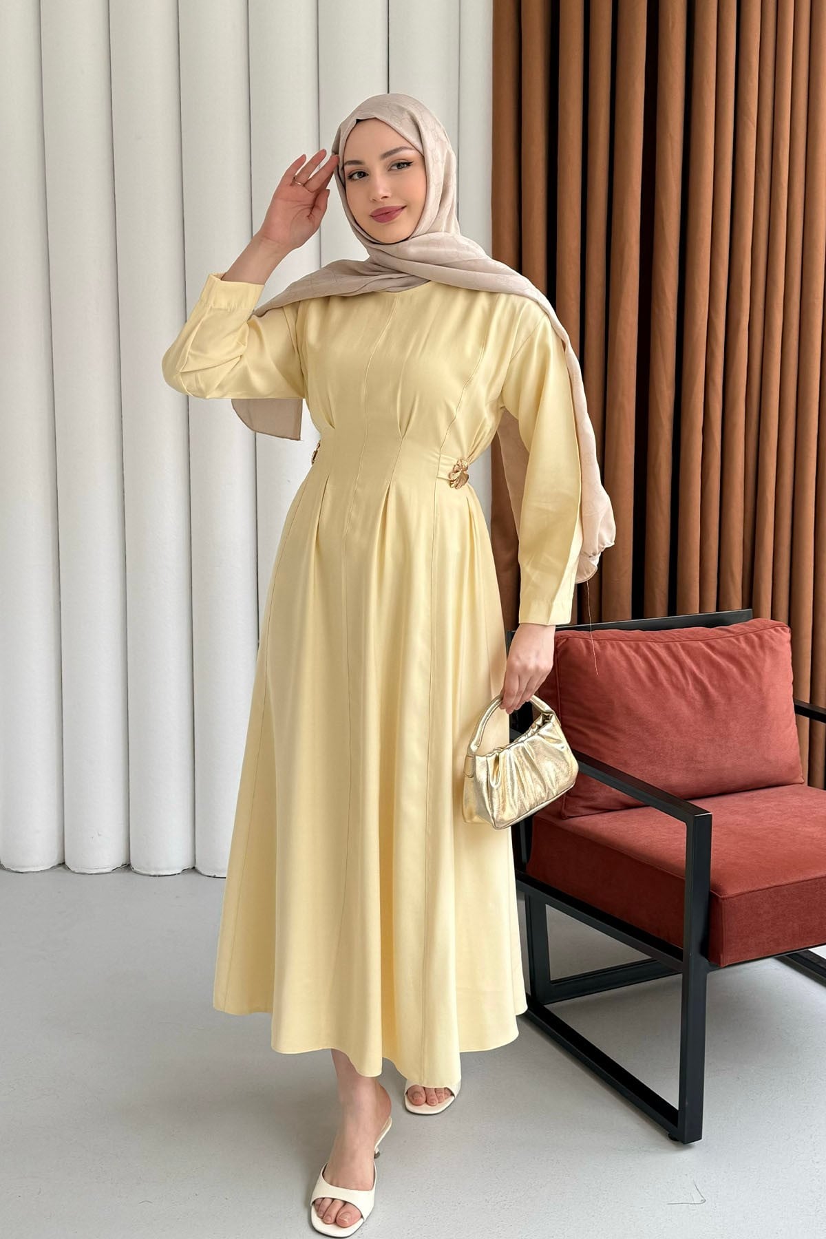 Gold Broş Bel Detaylı Tesettür Elbise-SARI