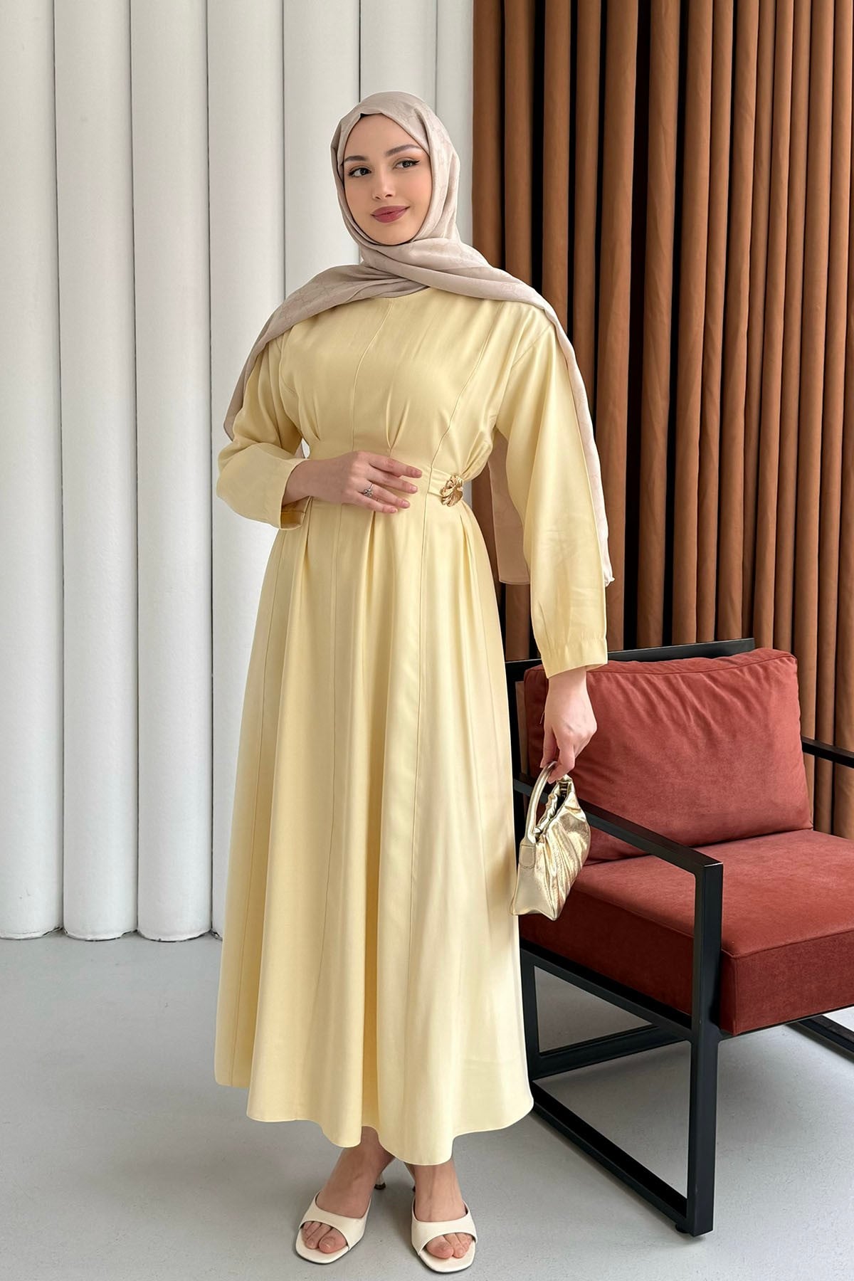 Gold Broş Bel Detaylı Tesettür Elbise-SARI