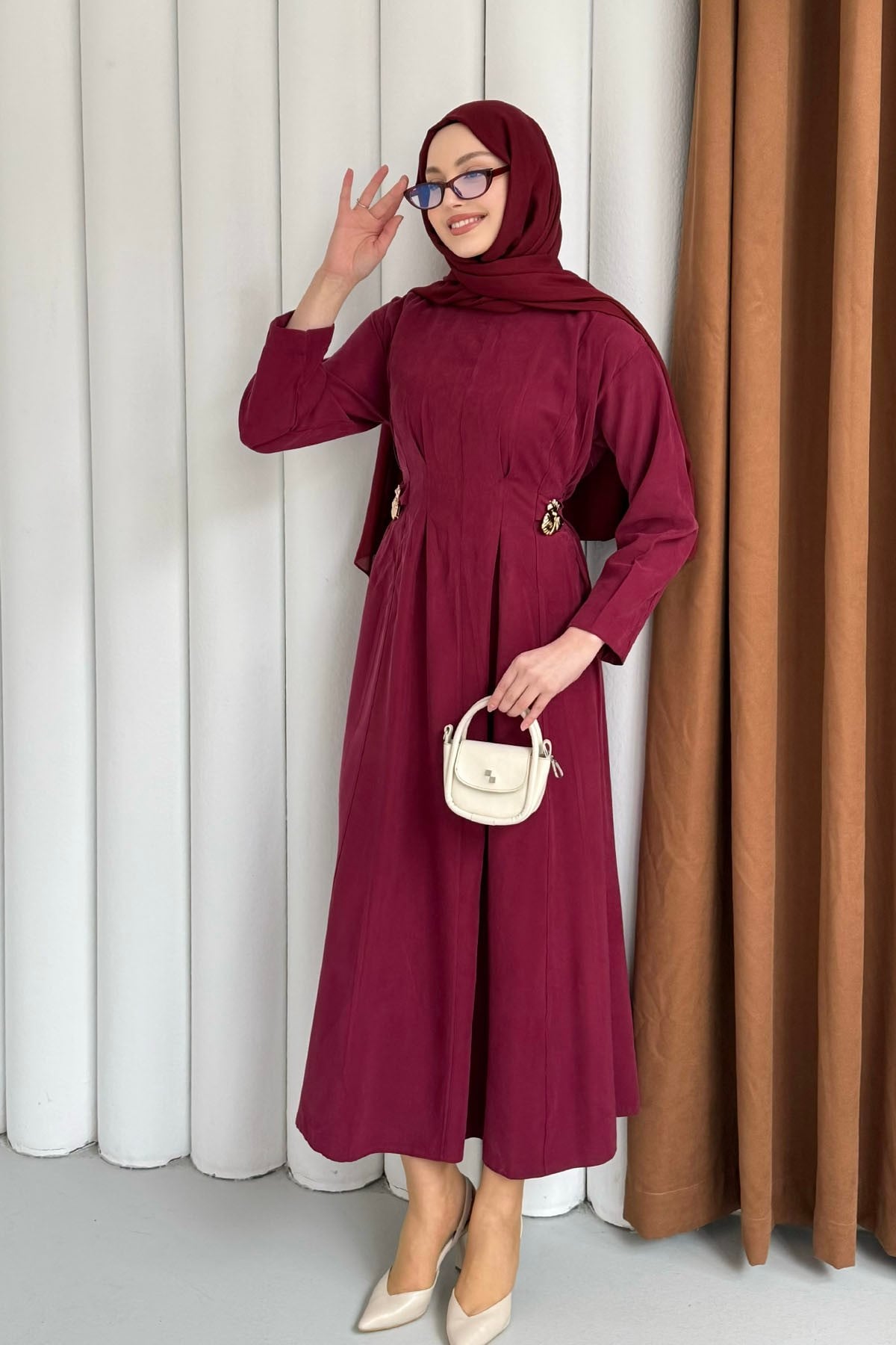 Gold Broş Bel Detaylı Tesettür Elbise-BORDO