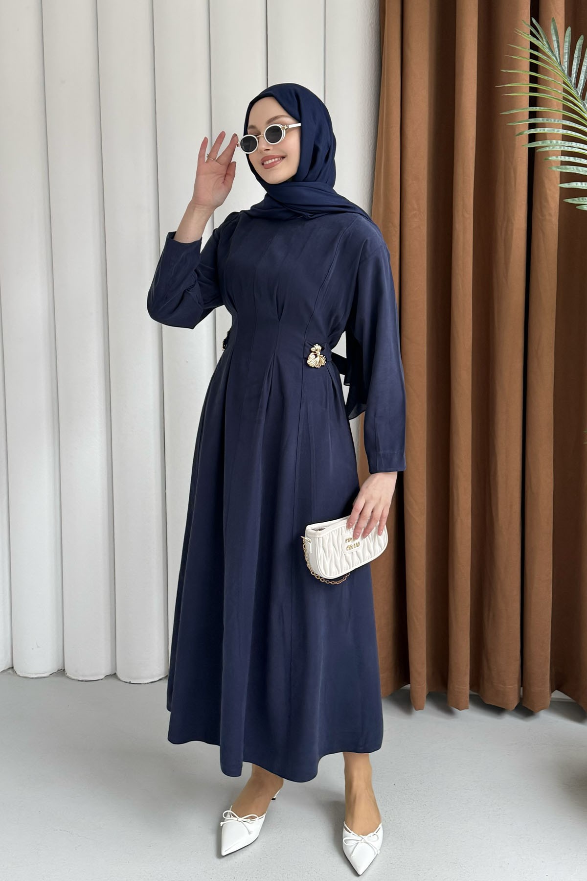 Gold Broş Bel Detaylı Tesettür Elbise-LACİVERT