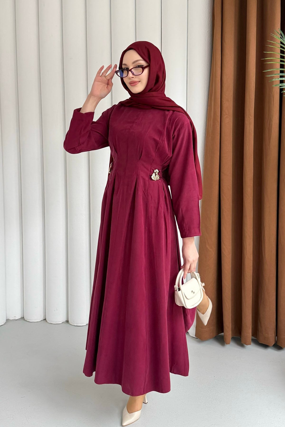 Gold Broş Bel Detaylı Tesettür Elbise-BORDO