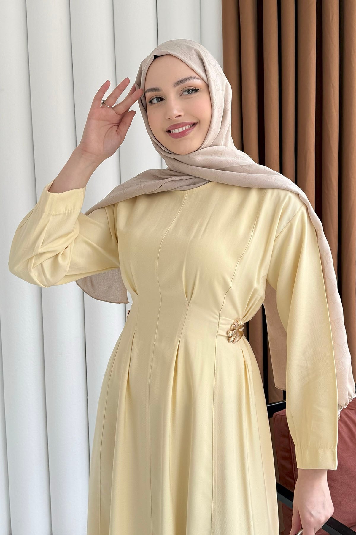 Gold Broş Bel Detaylı Tesettür Elbise-SARI