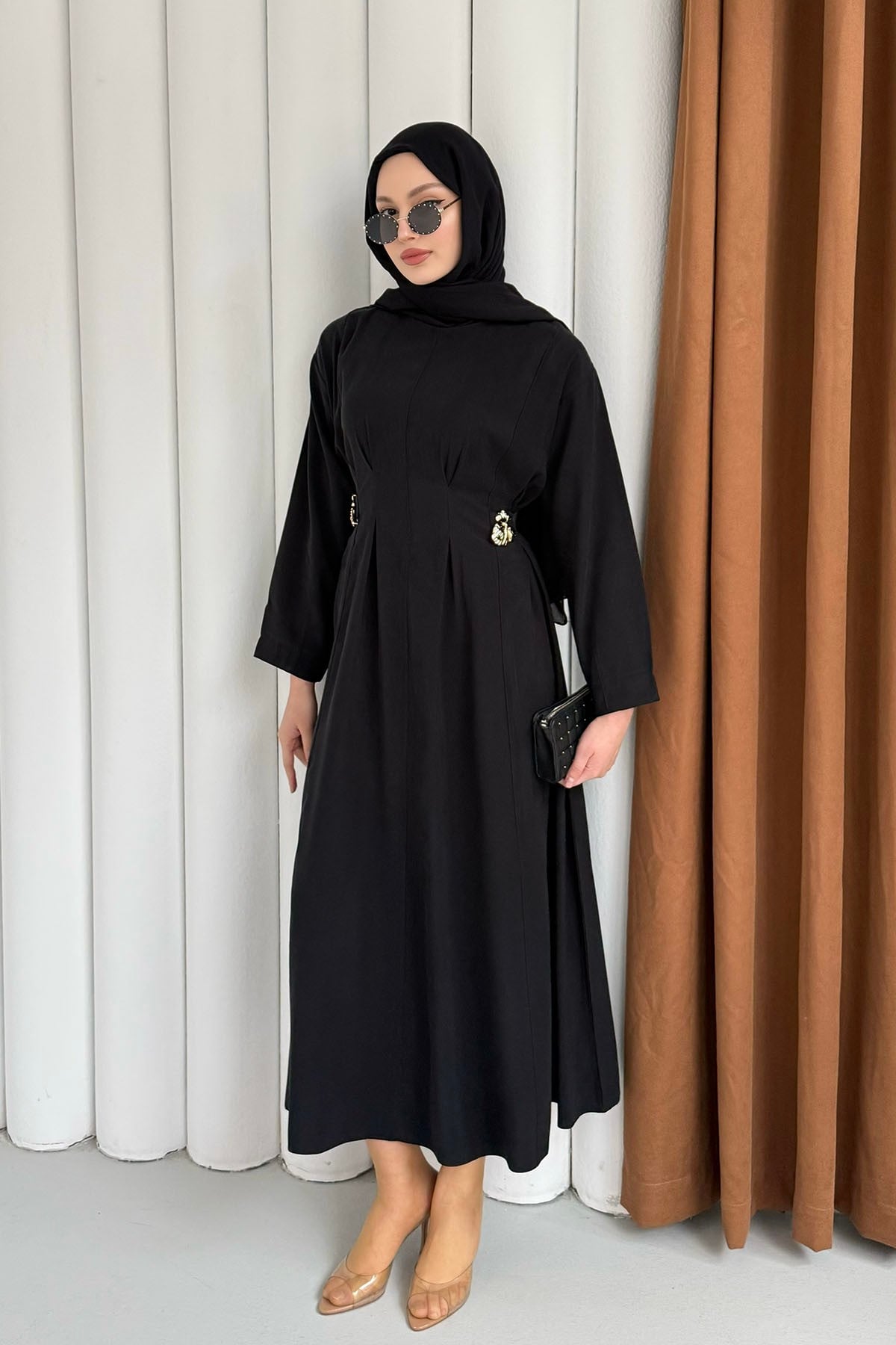 Gold Broş Bel Detaylı Tesettür Elbise-SİYAH