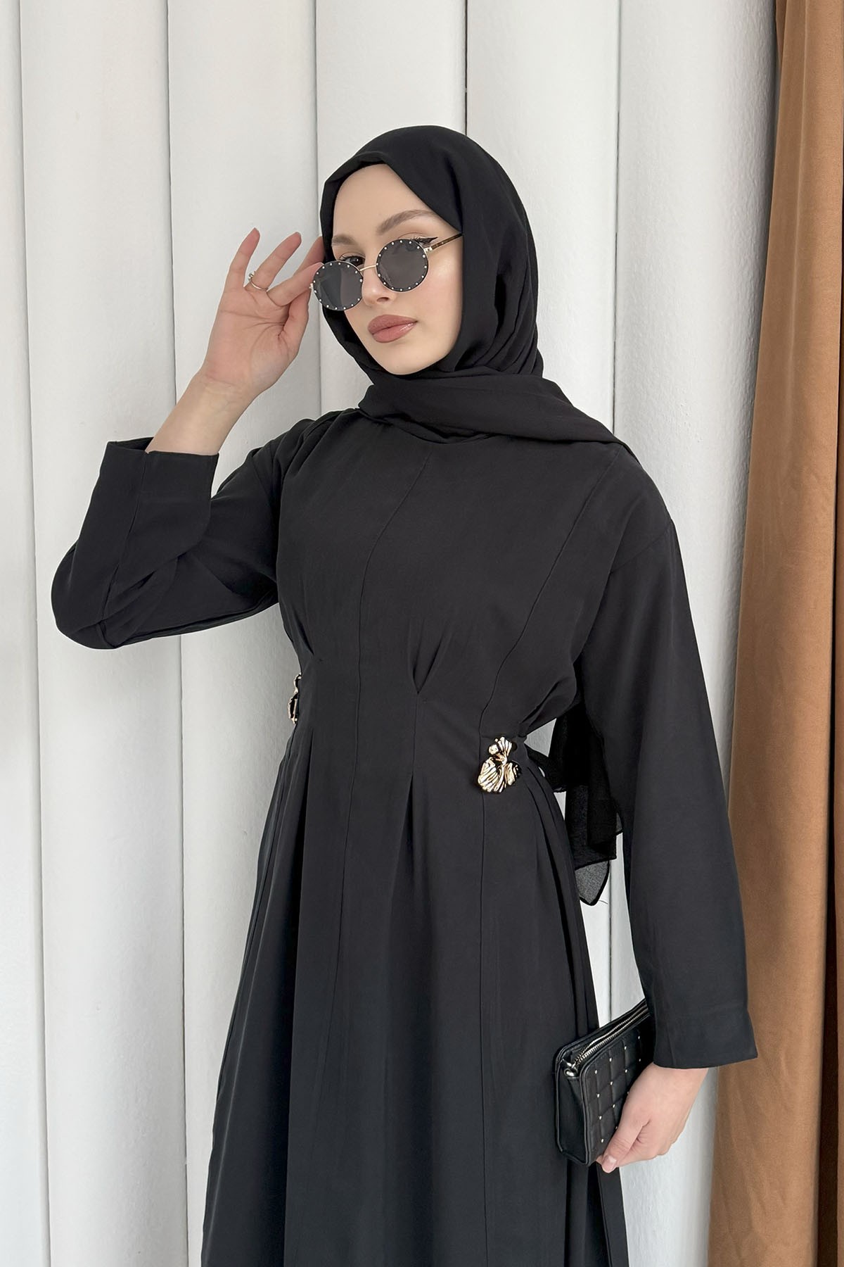Gold Broş Bel Detaylı Tesettür Elbise-SİYAH