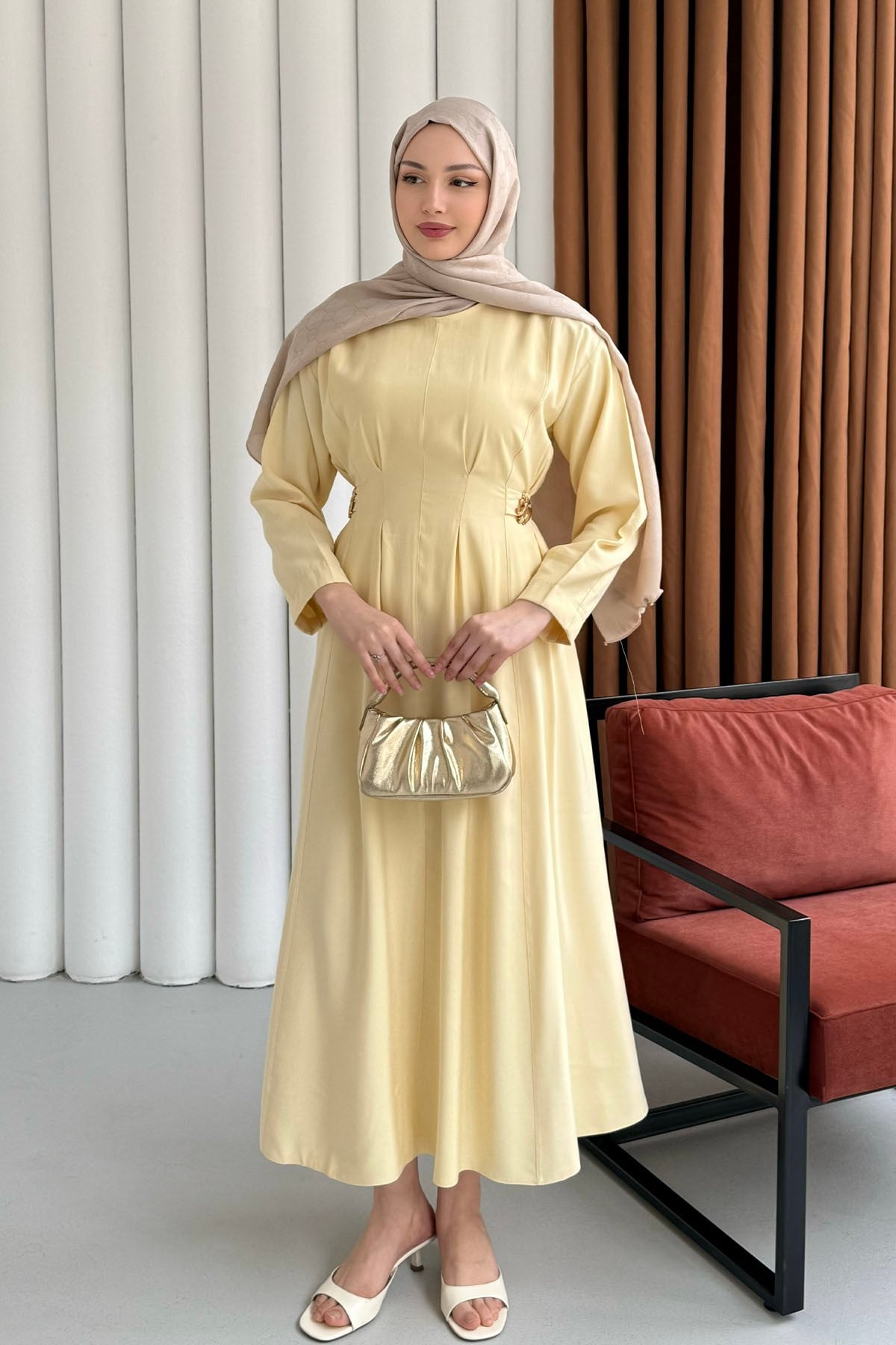Gold Broş Bel Detaylı Tesettür Elbise-SARI