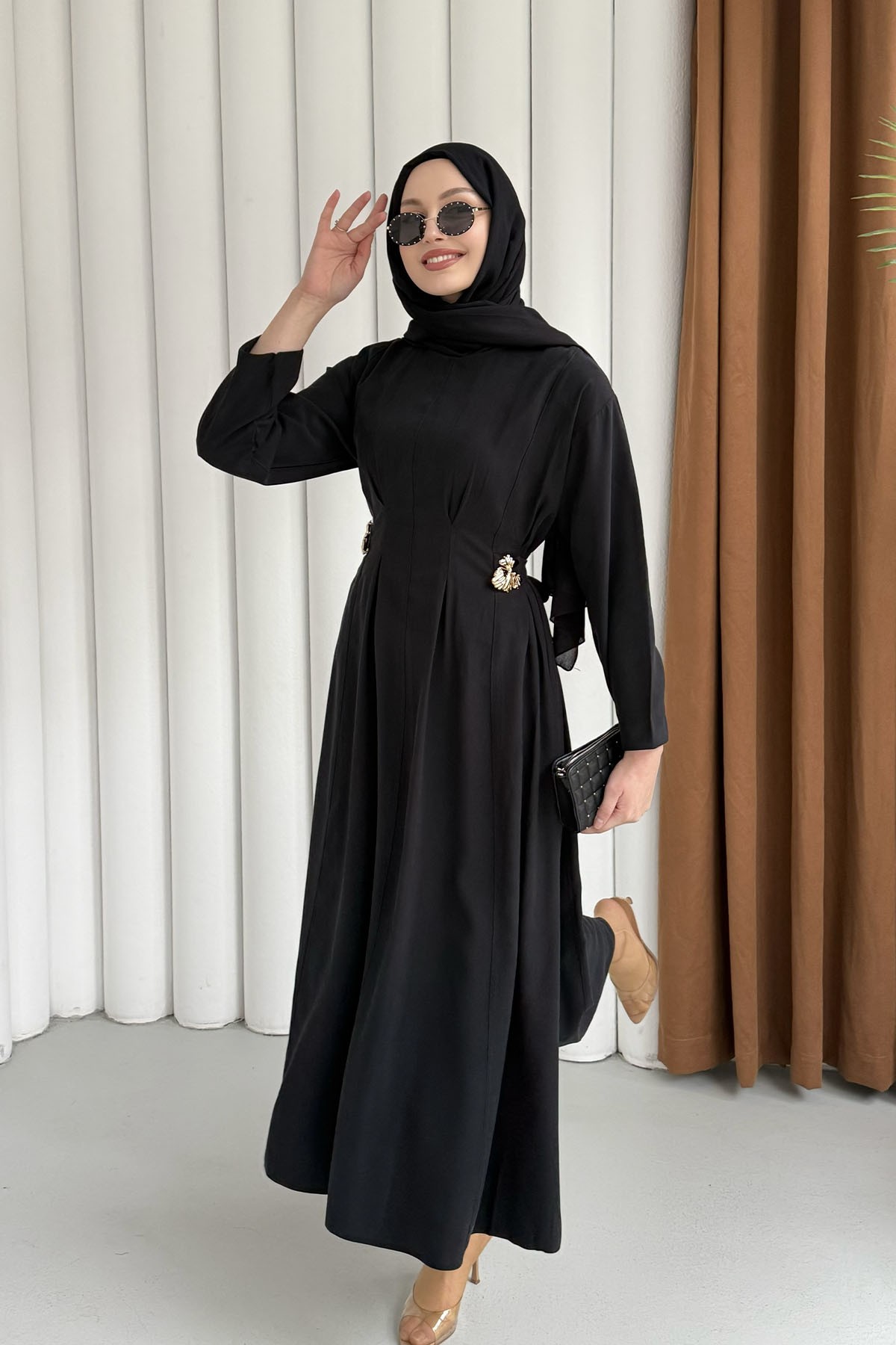 Gold Broş Bel Detaylı Tesettür Elbise-SİYAH